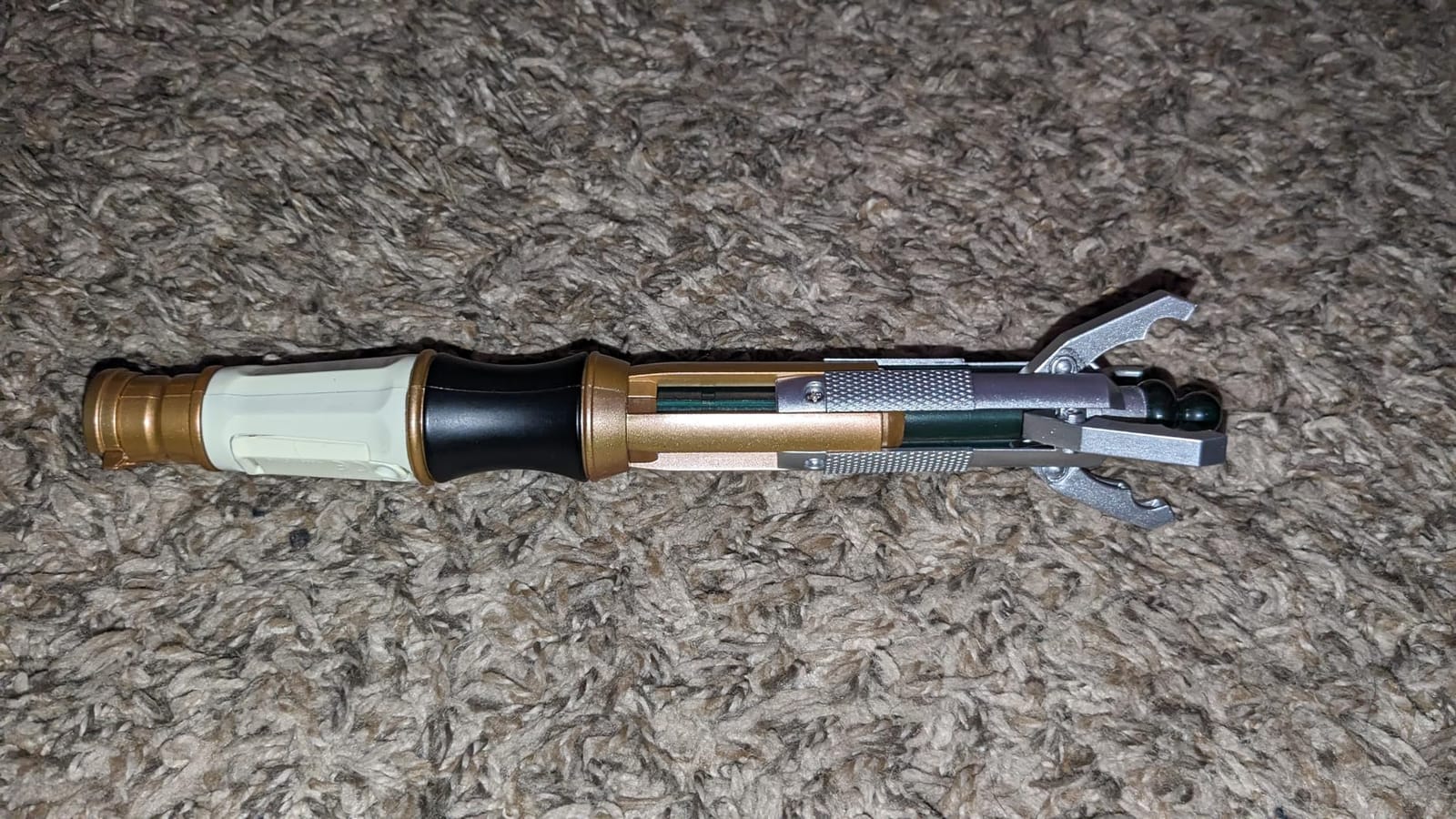 Toynk Doctor Who 11th Doctor Electronic Sonic Screwdriver Prop | Features Light and Sound Effects | Officially Licensed Collectible customer photo 2