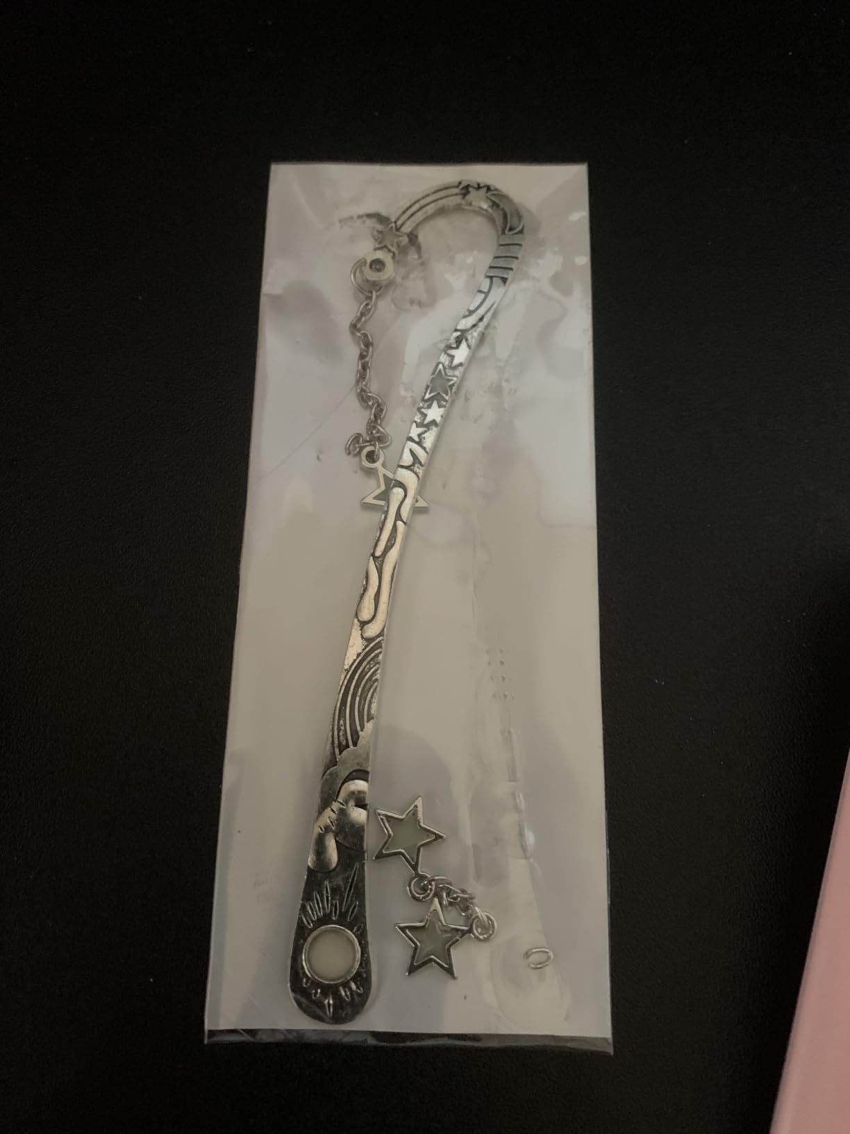 Jeffdad Feather Metal Bookmark with 3D Dragonfly Pendant, Glow in The Dark Butterfly, Fantasy Gifts for Women Girls, Cool Bookmarks for Book Lovers (Silver Dragonfly) customer photo 2