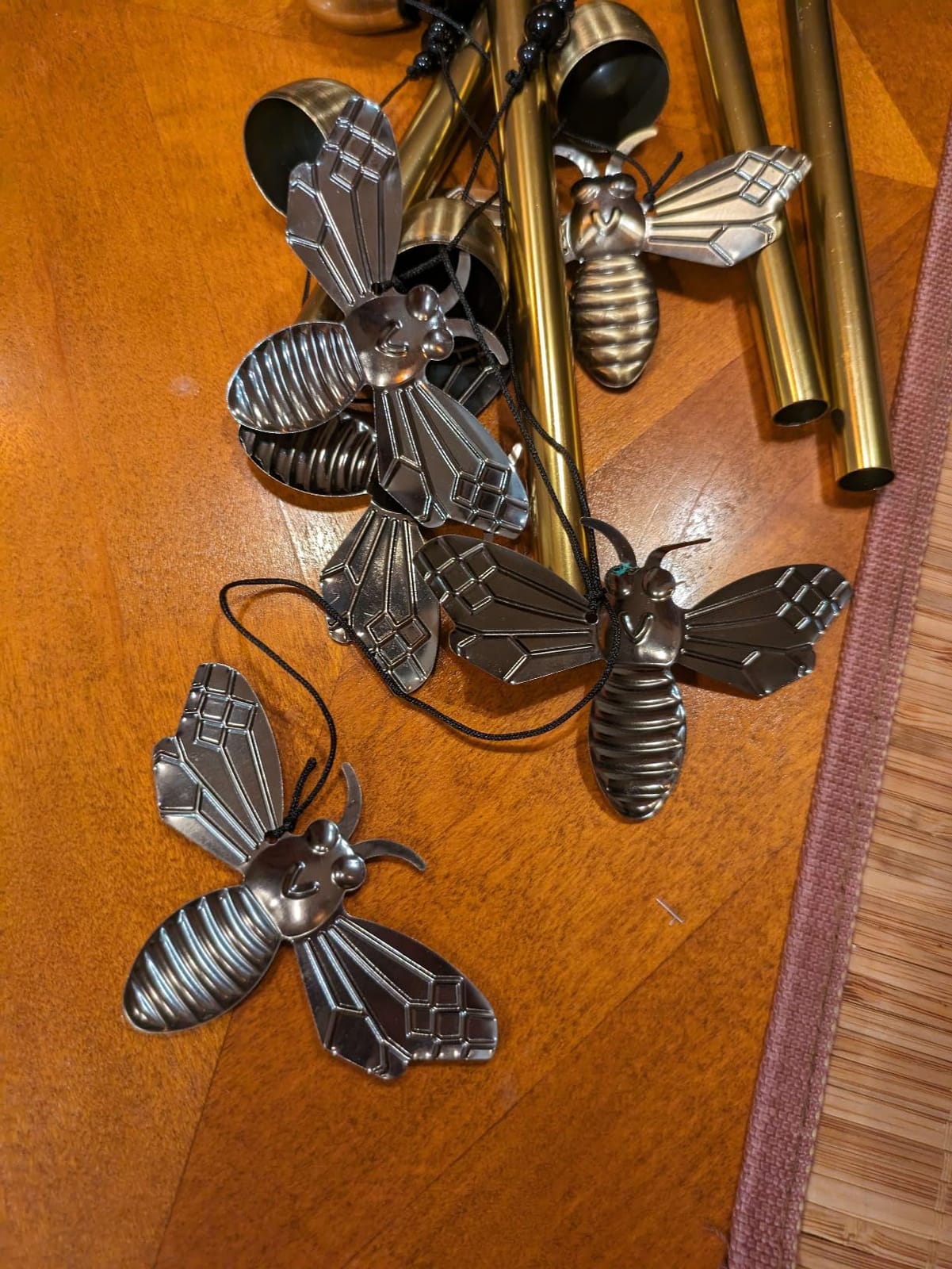 Bronze Bee Wind Chime, Gifts for Mom, Home, Garden, Balconies, Room, Patio, Indoor, Outdoor Bee Decoration, Bee Chimes, with 4 Aluminum Tubes 5 Bees Wind Chimes customer photo 2