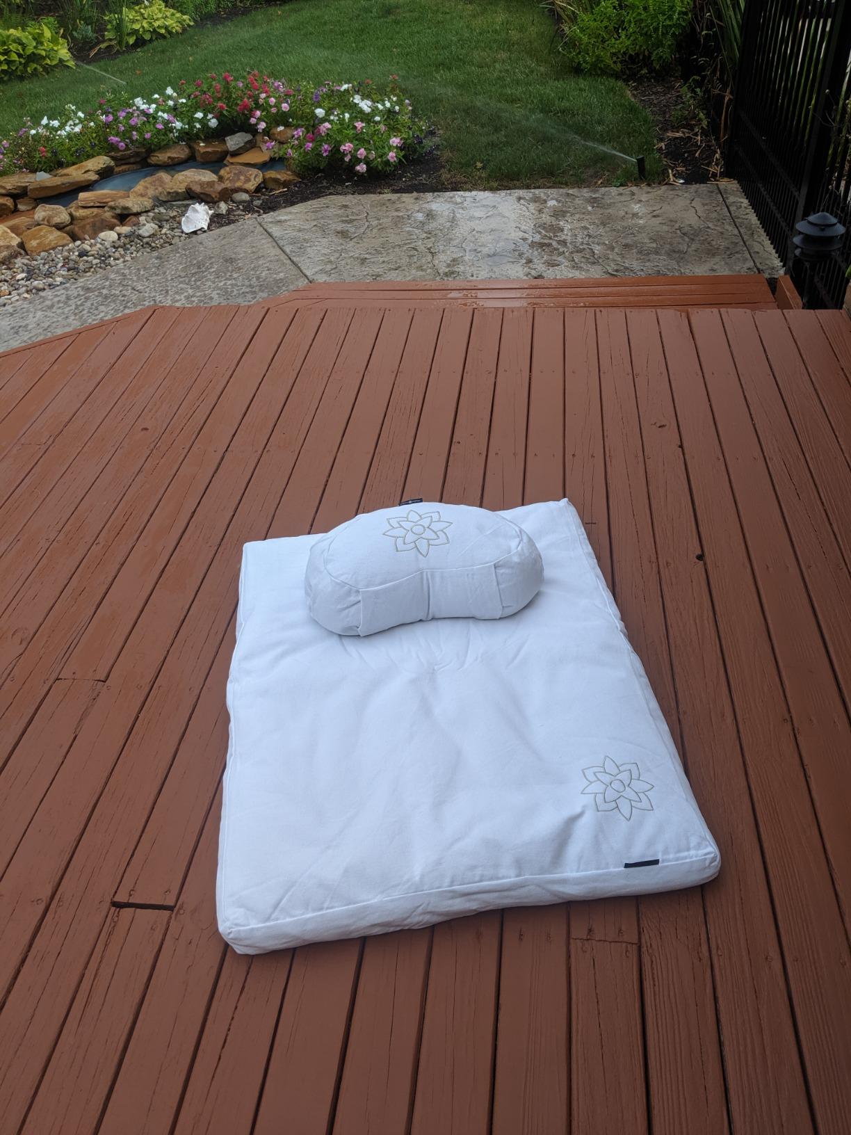 Mindful & Modern Large Meditation Cushion for Zafu Yoga - Meditation Pillow for Sitting on the Floor - Buckwheat Hull Filled Yoga Cushion with Removable, Washable 100% Cotton Cover and Carry Handle customer photo 2