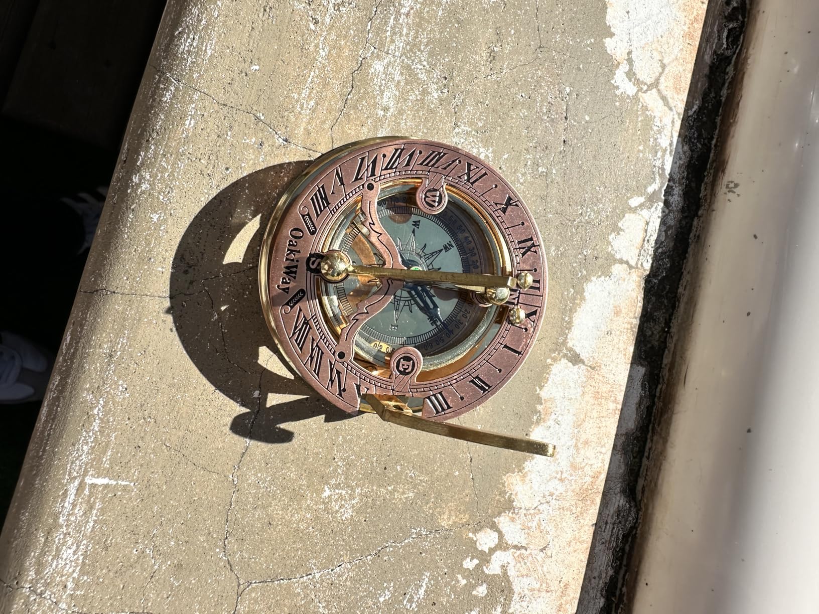 OakiWay Brass Sundial Compass in Leather Case - Nautical Gifts for Men, Antique Sailing Anniversary Vintage Gifts, Unusual Unique Nautical Decor, Ship Naval Maritime Pocket Watch Clock (4.1