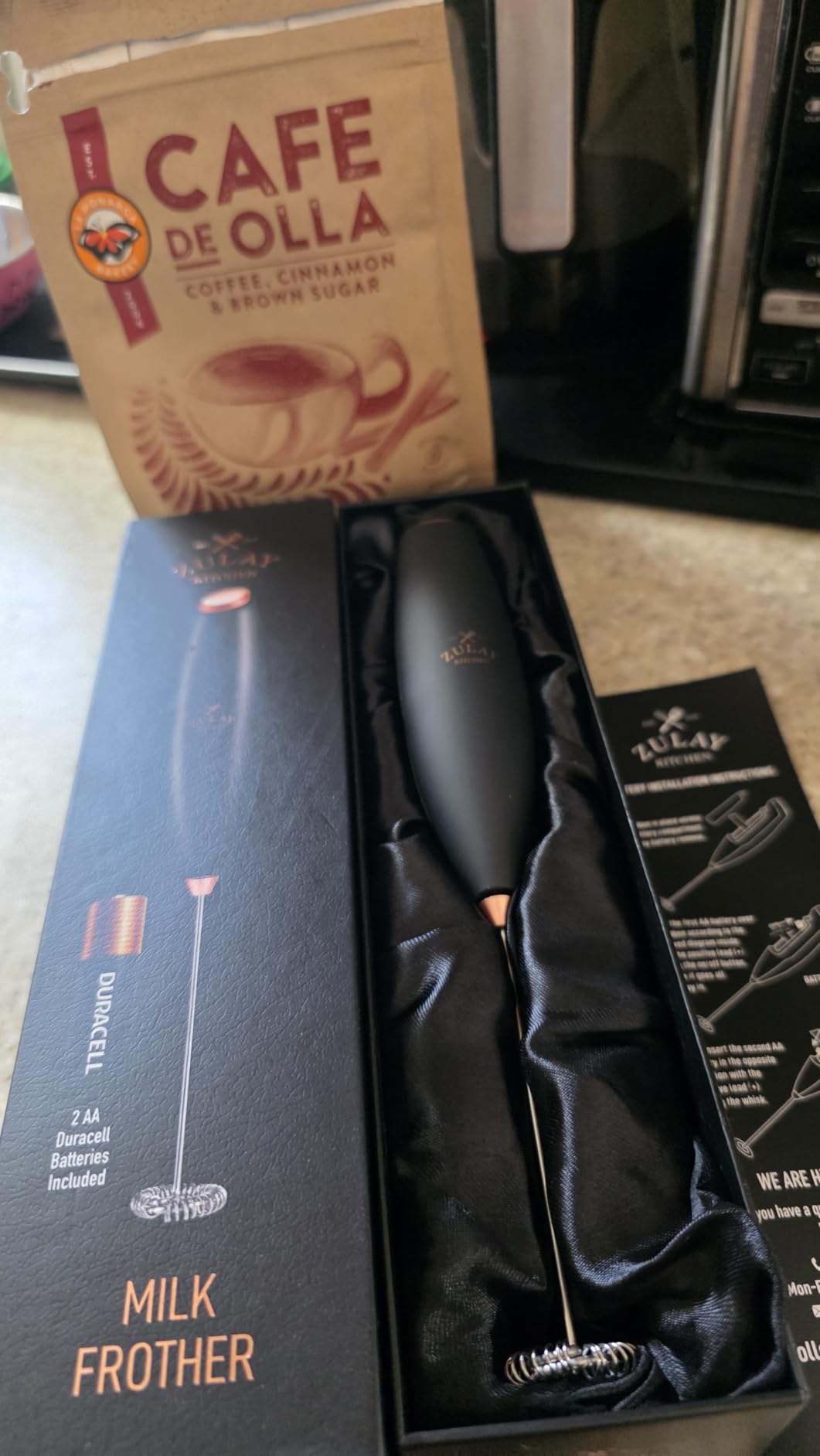 Zulay Premium Gift Milk Frother Set – Handheld Coffee Frother with Stand, 12oz/350ml Frothing Pitcher + 4 Latte Art Stencils – 13,000 RPM Motor, SS Whisk, Battery Operated – Barista Kit (Exec Black) customer photo 1