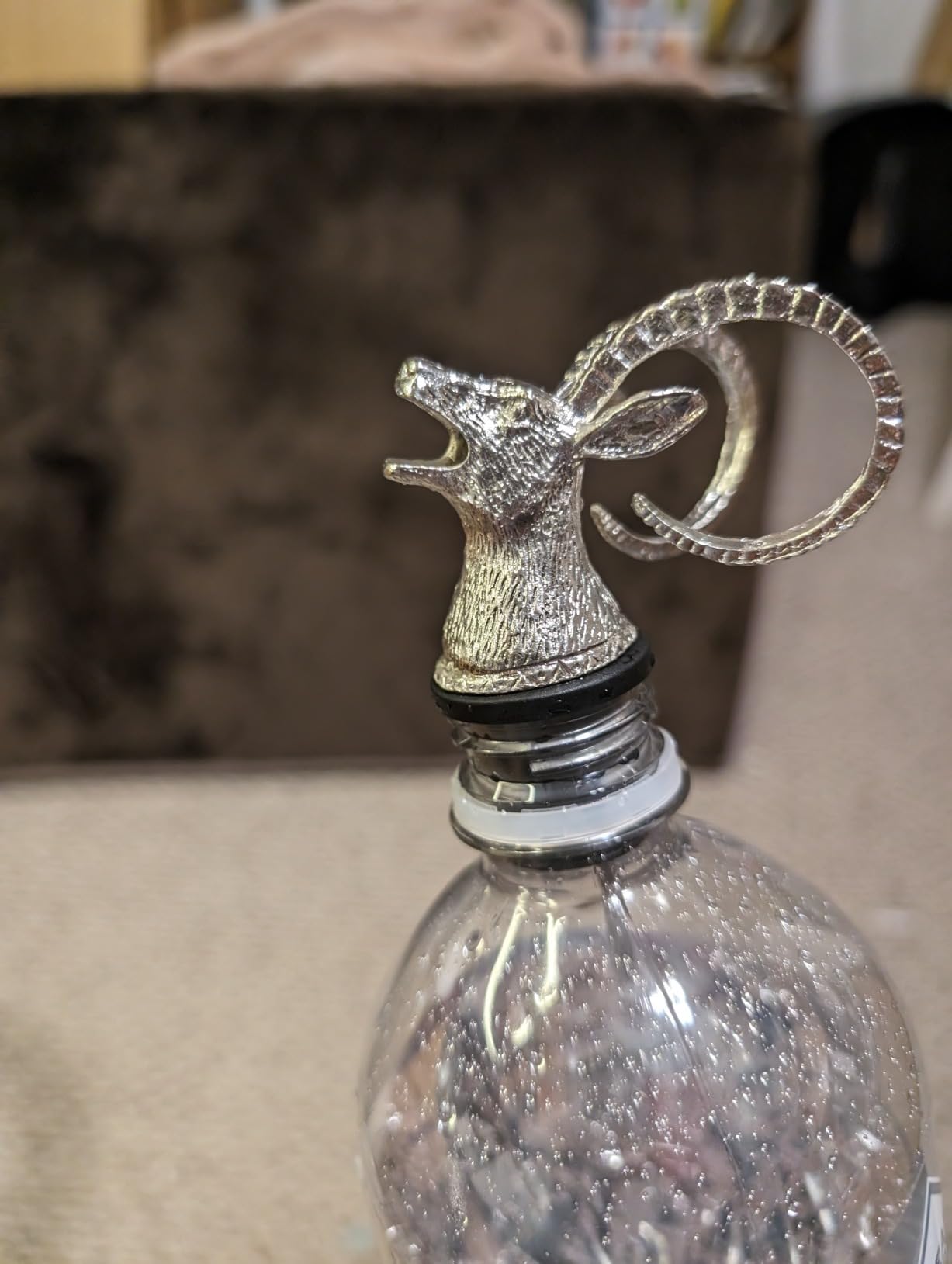 Rhino Wine Pourer, Metal Animal Wine Bottle Pourer Spout with Stopper, No-Drip Liquor Pour Spout for Wine, Whiskey, Spirits, Decorative Rhinoceros Bottle Topper Bar Accessory, Gift for Men customer photo 1
