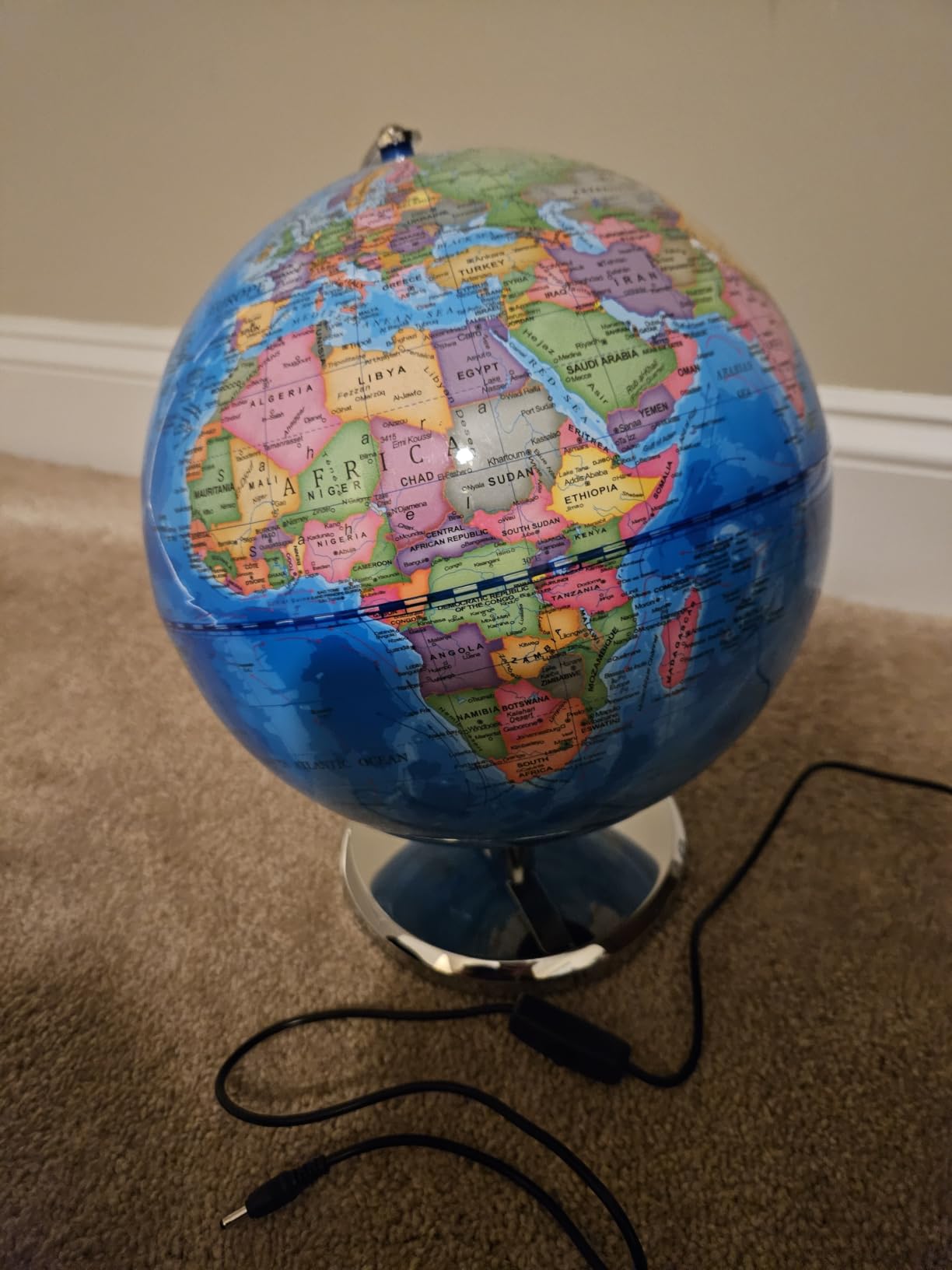 BSHAPPLUS 13inch World Globe with Metal Stand, HD Map for Learning & Decor | Ultra Clear Print, More Easy to Read, Waterproof & Markable & Erasable Surface, Up-To-Date Map, Classroom Tool, Decor, Gift customer photo 1