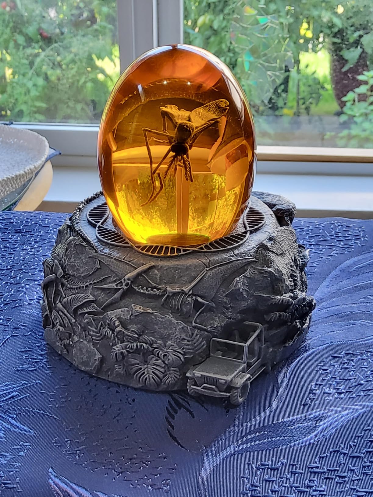 VEOJEIN Mosquito in Amber and Jurassic Base | Dinosaur Fossil Decor and Collectable Gift | Skeletin Figurines | Dinosaur DNA Replica Prehistoric World Prop | Paper Weight customer photo 1