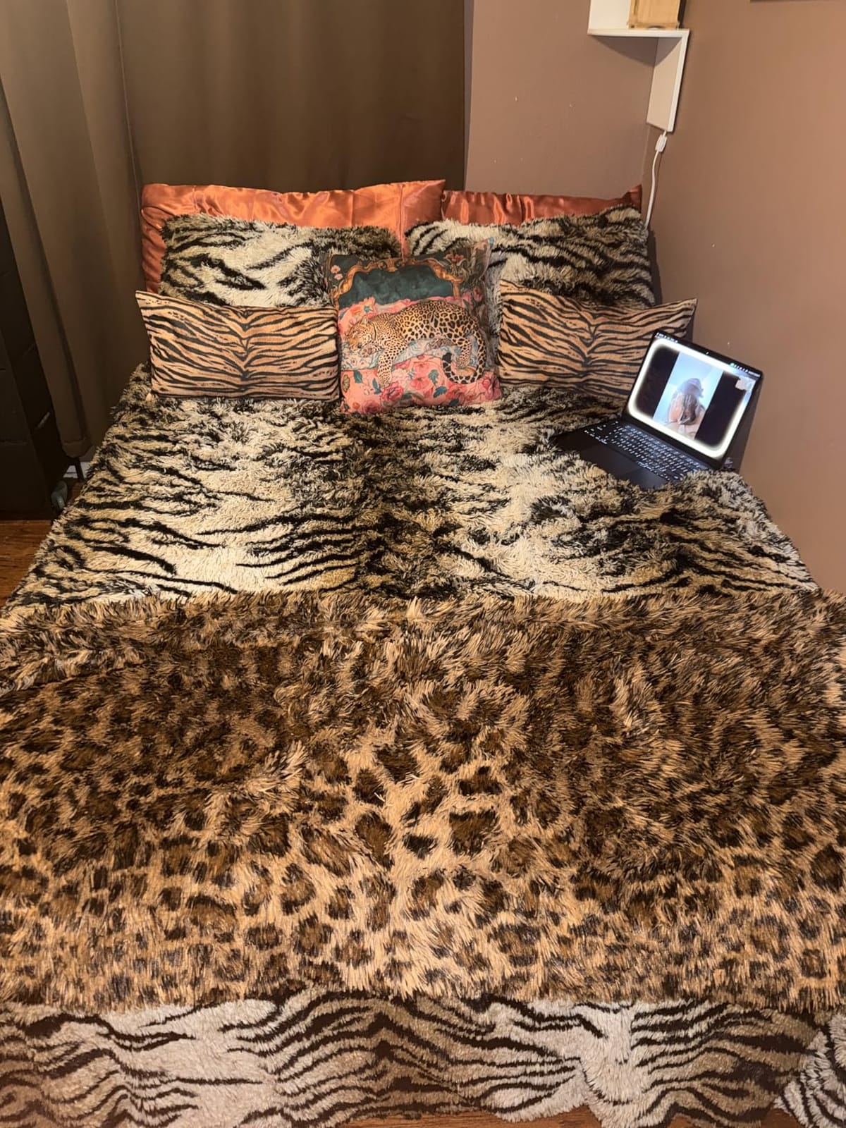 XeGe Tiger Print Fluffy Faux Fur Duvet Cover Set, Queen Size, Tiger Brown | 3 Pieces Soft Plush Shaggy Fuzzy Bedding Set(1 Farmhouse Animal Print Comforter Cover + 2 Furry Pillow Cases), Zipper Closure customer photo 1