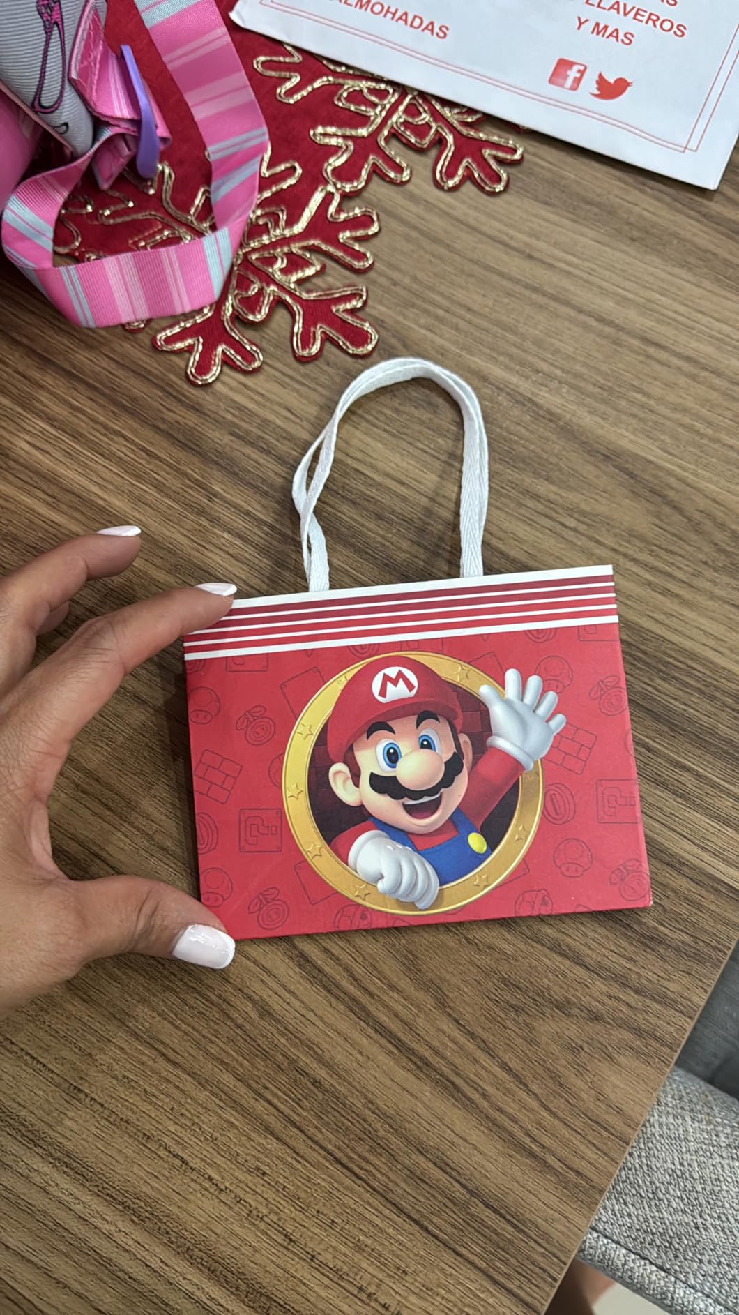 Hallmark Sonic the Hedgehog Gift Bags for Kids, Gamers (2 Bags: 1 Large 13