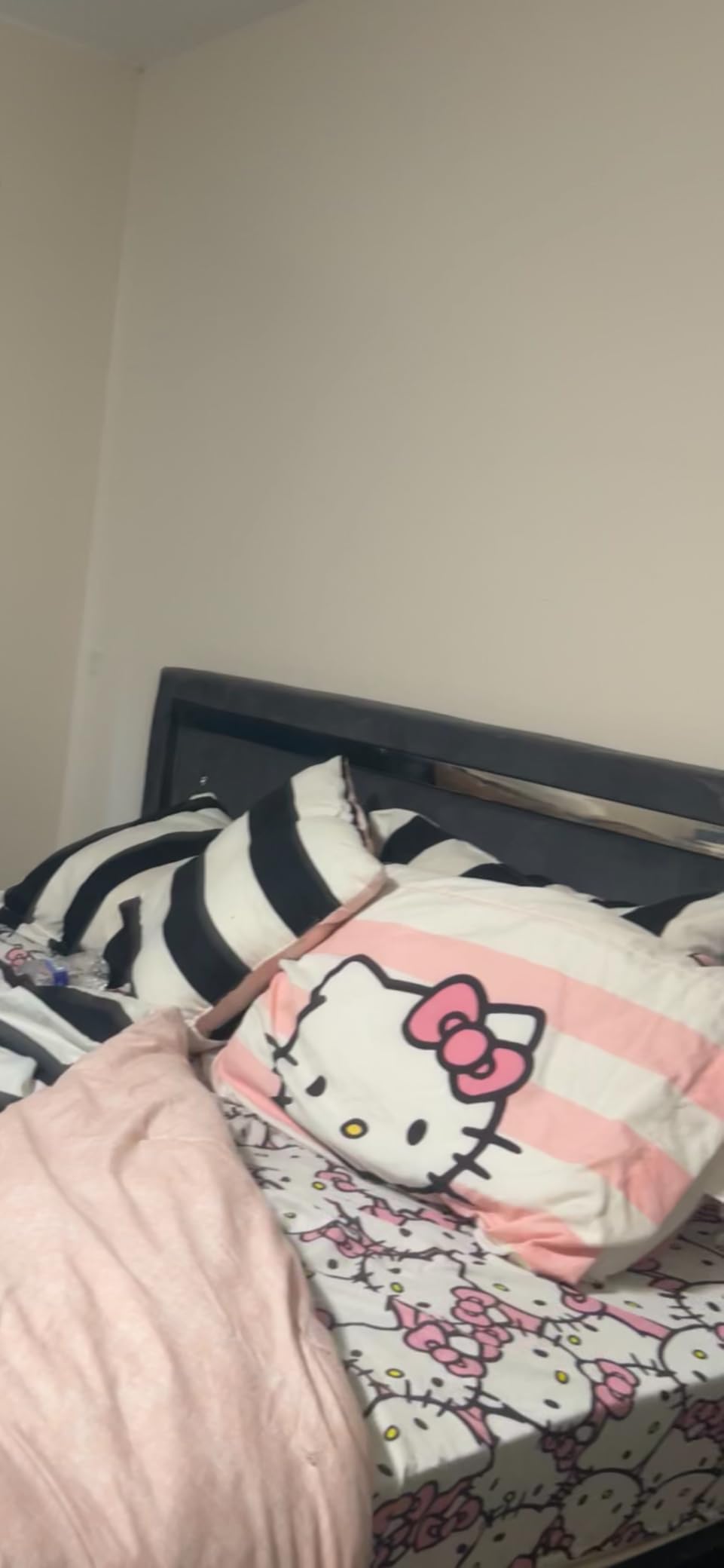 Jay Franco Hello Kitty Cute Queen Sheet Set - 4 Piece Sanrio Bedding | Breathable Super Soft Microfiber, Machine Washable, Deep Pocket 10 in, 2 Pillowcases, Pink Kawaii (Officially Licensed) customer photo 1
