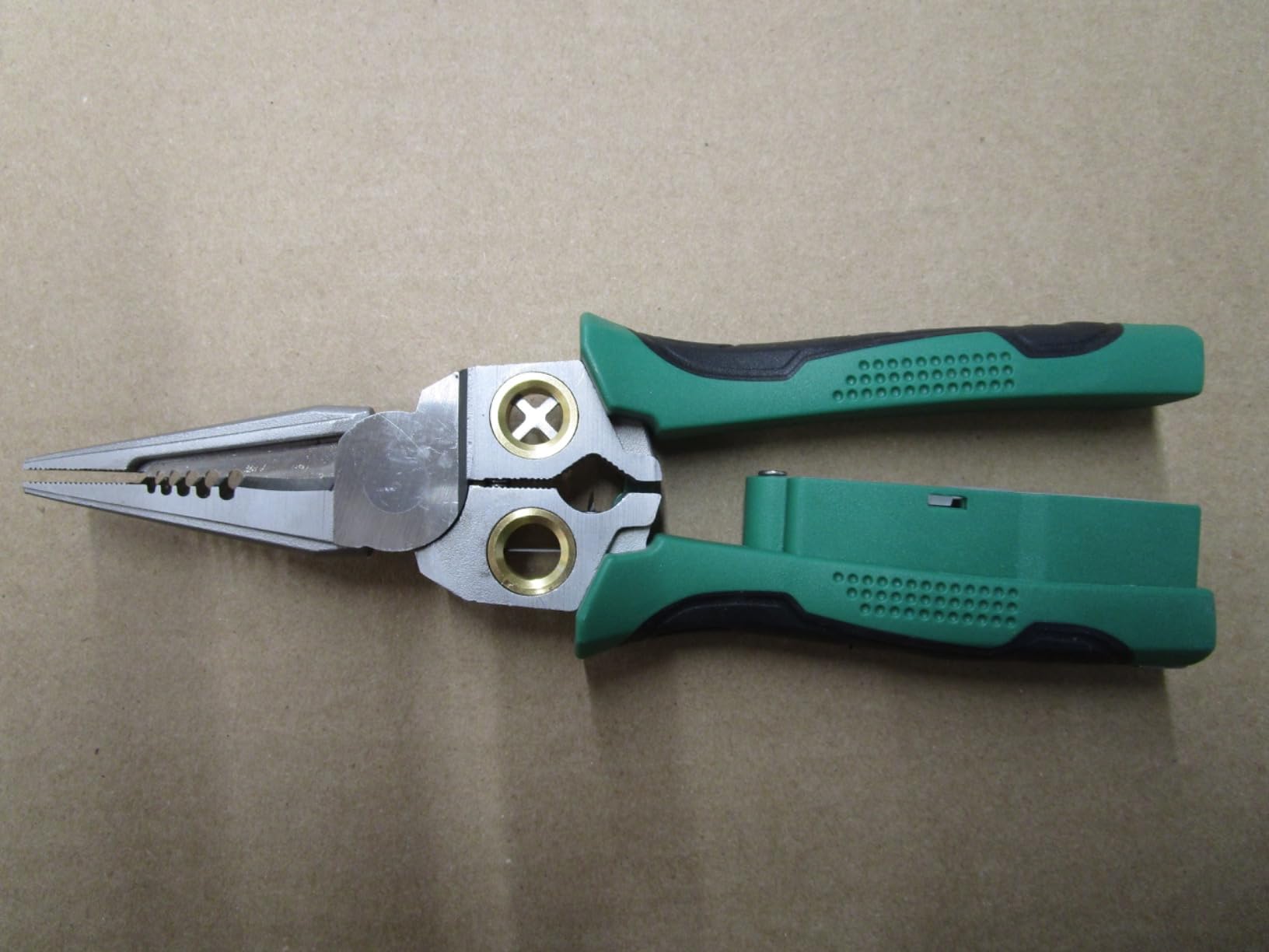 GADO Pro 8-in-1 Wire Stripper/Cutter with Voltage Tester & Dual Alarms - Heavy Duty 12-250V AC/DC Electrical Tester for Hot/Neutral Wires - Electrician, HVAC, Car Repair Tool (Green) customer photo 1
