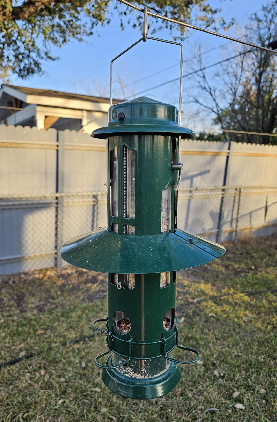 Kingsyard Squirrel Proof Bird Feeders for Outdoors Hanging, 4 Ports with Weight-Activated Perch, Chew-Proof Metal, 3 lb Seed Capacity customer photo 2