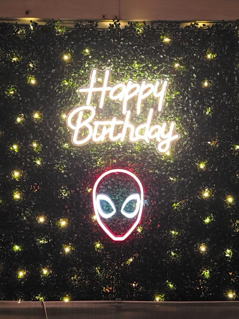 Spider-Man LED Neon Light - Officially Licensed Marvel Product | 26cm Spider-Man Mask Design • Vibrant Red LED Neon Glow • USB Powered Wall Mountable Display customer photo 2
