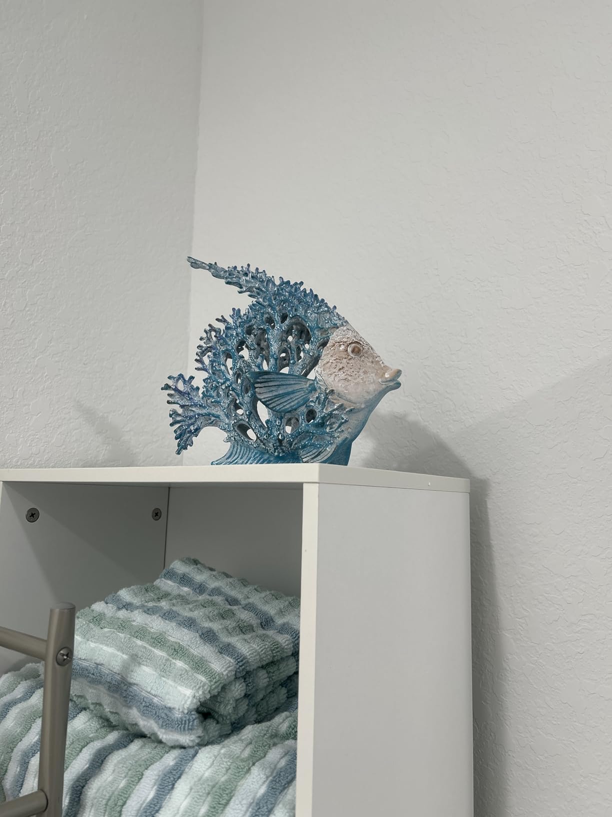 Hodao Sea Coral Fish Figurines Decoration Summer Beach Coastal Decor Coral Reef Angelfish Home Office Desk Decor Statues for Tabletop Shelf Bathroom Decoration Ornament Gifts for Mom (White) customer photo 2