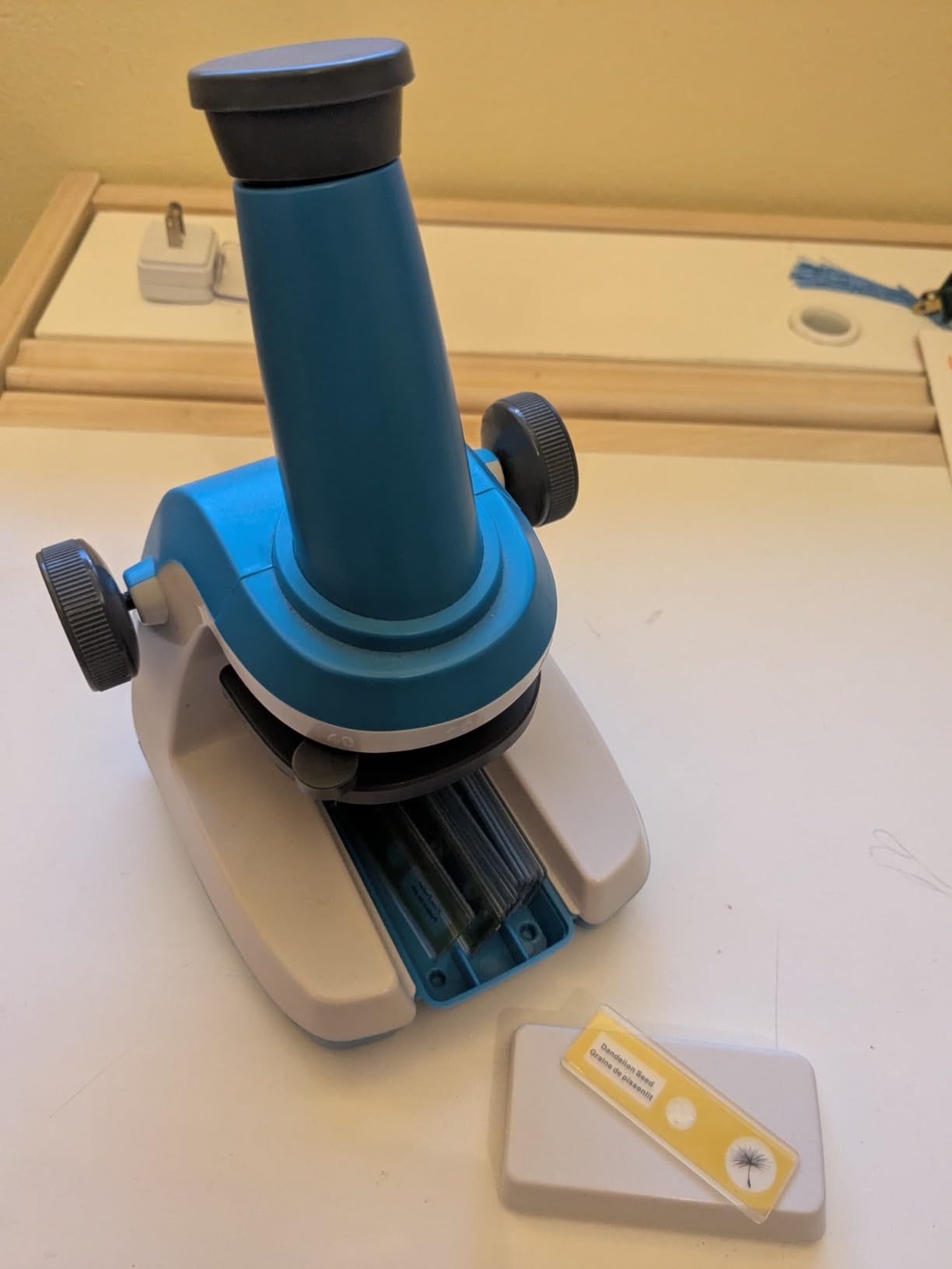 National Geographic Junior Microscope Science Kit with 250x Magnification, Handheld Mini Attachment, 12 Slides, STEM Toy customer photo 2