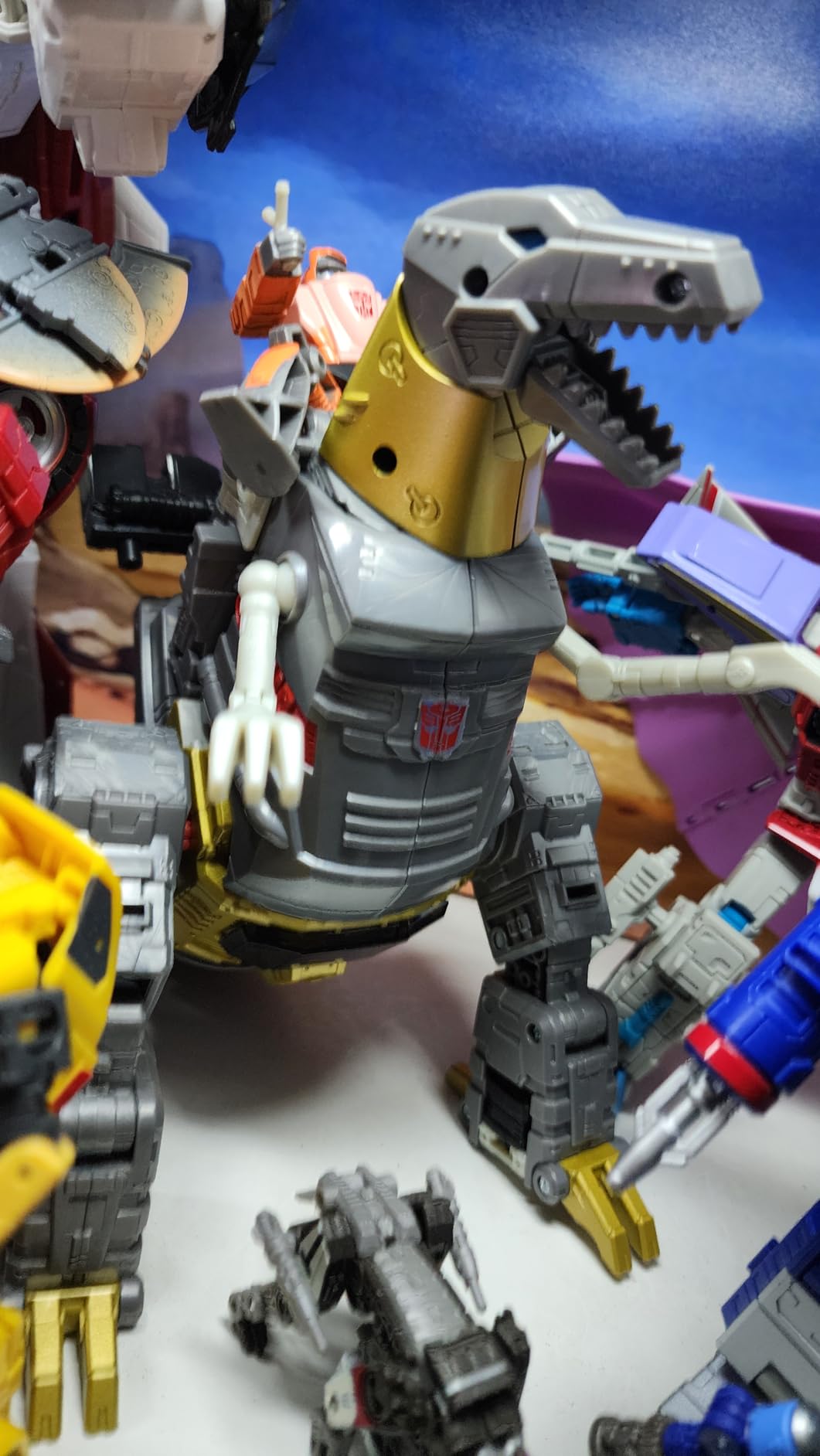 Studio Series The The Movie Dinobot Grimlock, Leader Class 8.5-Inch Converting Action Figure, Robot Toys for Ages 8+ | Converts Robot to T-Rex in 24 Steps, Includes Wheelie Mini-Figure and Blaster, Ages 8 Plus customer photo 2
