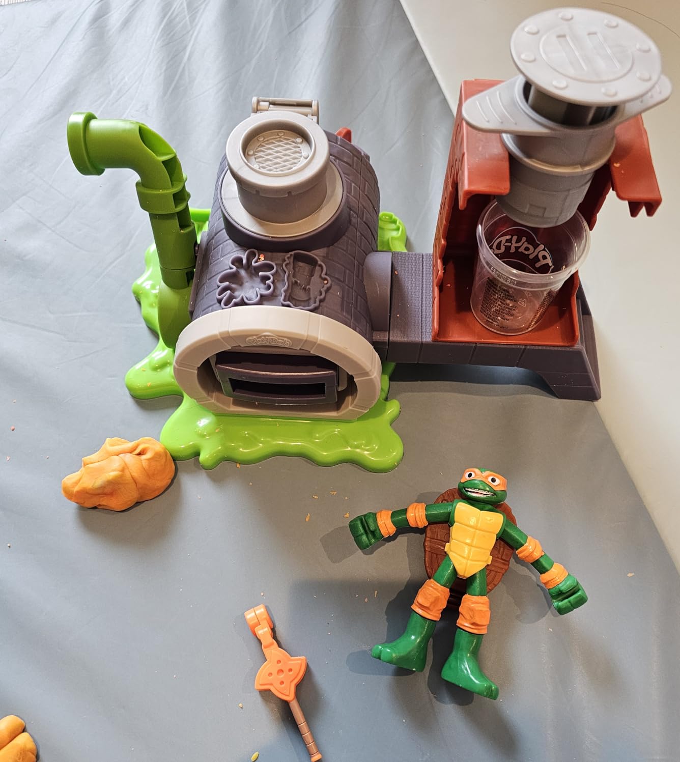 Play-Doh Teenage Mutant Ninja Turtles Slice & Blast Pizza Playset, Bendy 4 Inch Mikey Action Figure customer photo 1