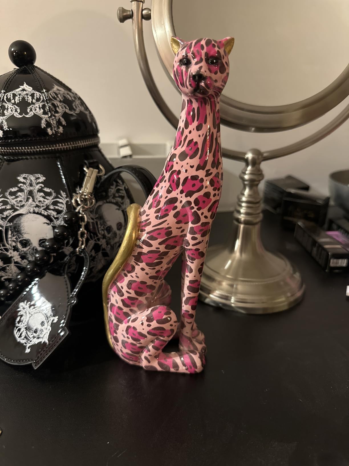 Colorful Leopard Statue Art Figurine Sculpture Collectible Gifts for Leopard Lover Office Home Decor Desk Accessories Decoration Garden Figurines Outdoor Decor (Color B) customer photo 1