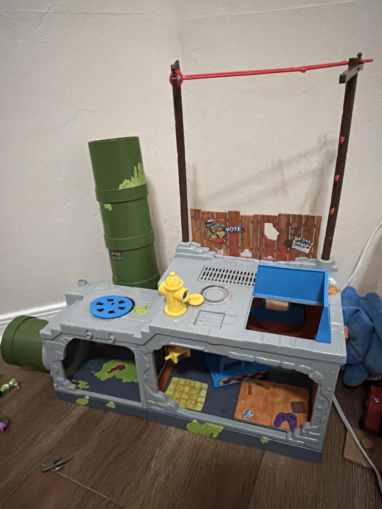 TEENAGE MUTANT NINJA Turtles Classic Sewer Playset by Playmates Toys - Amazon Exclusive customer photo 2
