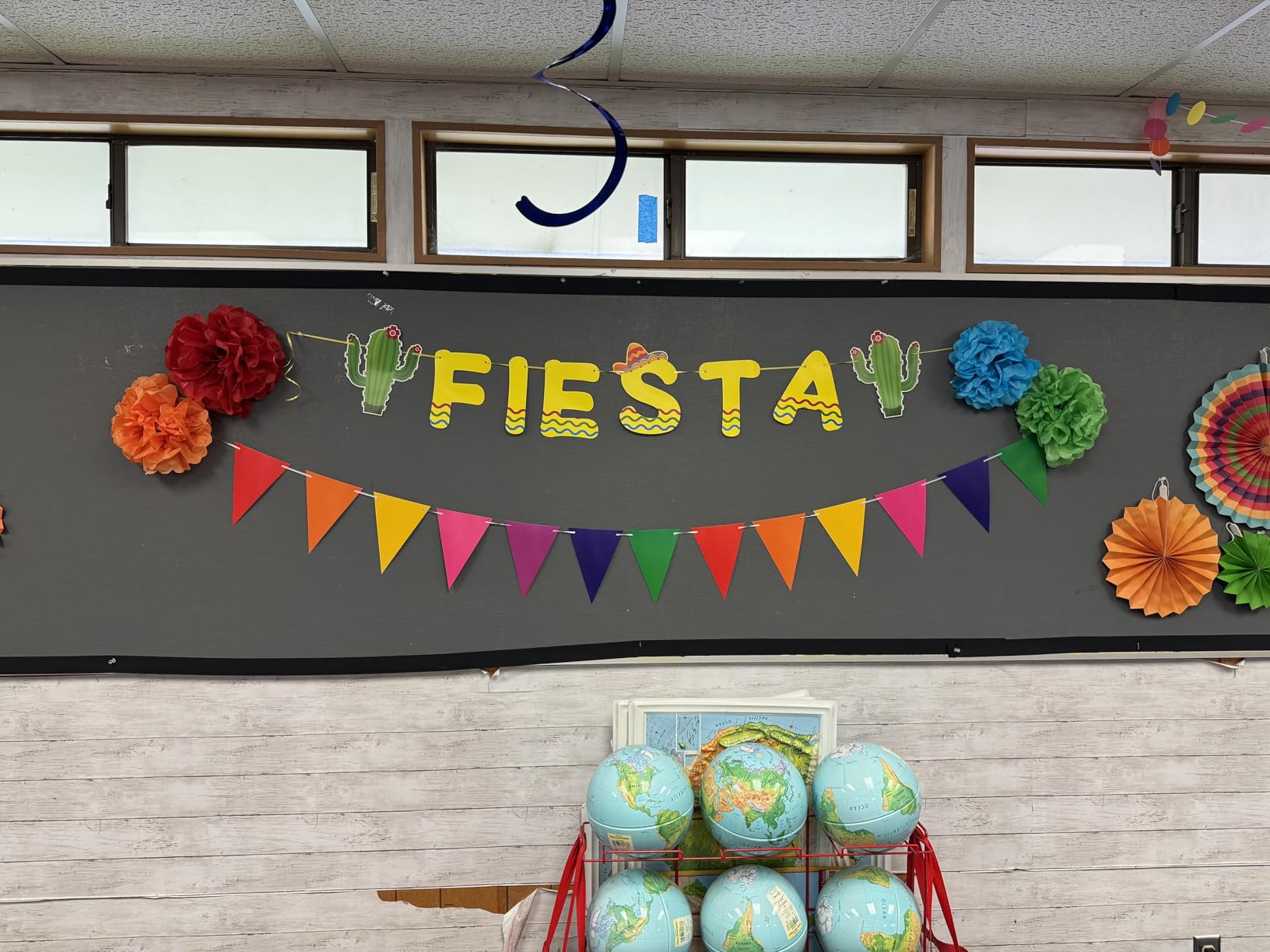 DMIGHT 101PCS Fiesta Party Supplies Set - Plates, Napkins, Fiesta Paper Fans, Banner, Tablecloth, Honeycomb Centerpieces - Perfect for Cinco de Mayo, Mexican Fiesta, and Fiesta Party Decorations customer photo 2