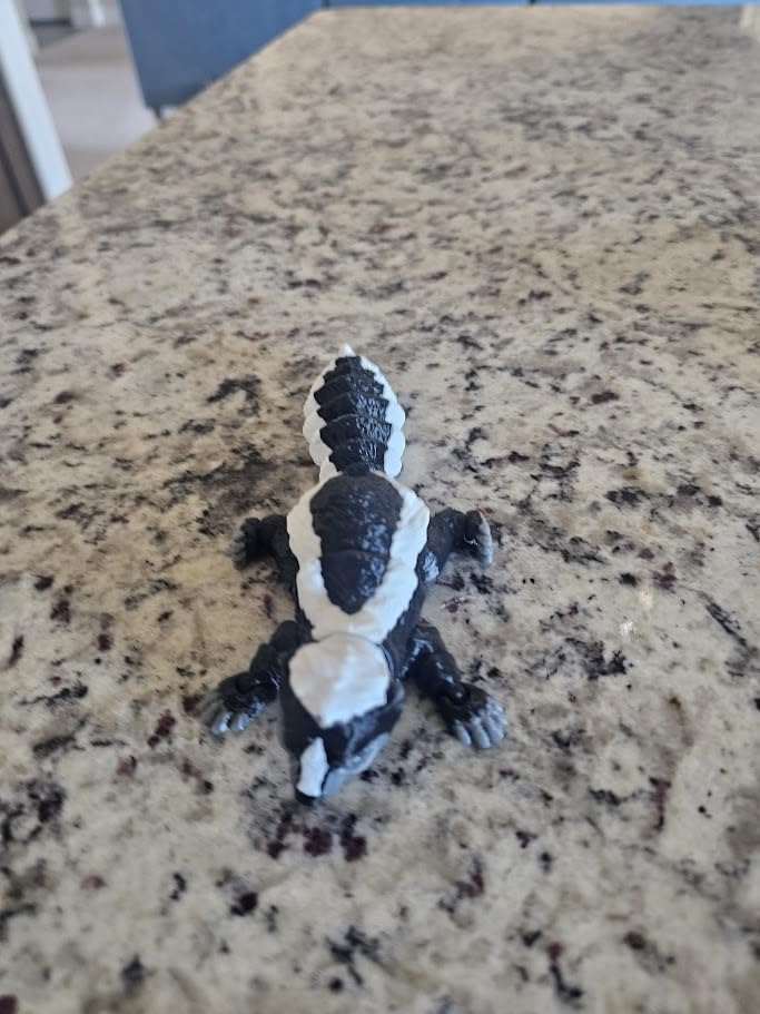LIWA LIRO 3D Printed Skunk, 3D Printed Animals, Full Articulated Flexible Fidget Toys for Desk Decor - Grey - Small - 6Inch customer photo 1