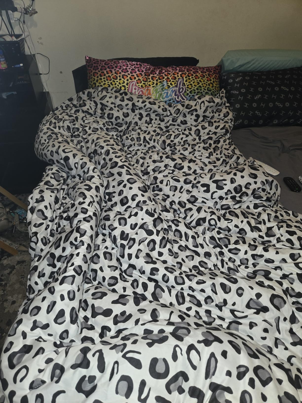 Caressma White Leopard Print Comforter Set, Queen Size 3 Pieces for All Seasons, Untamed Wilderness Style Comforter with Pillowshams, Ultra Soft Microfiber customer photo 1