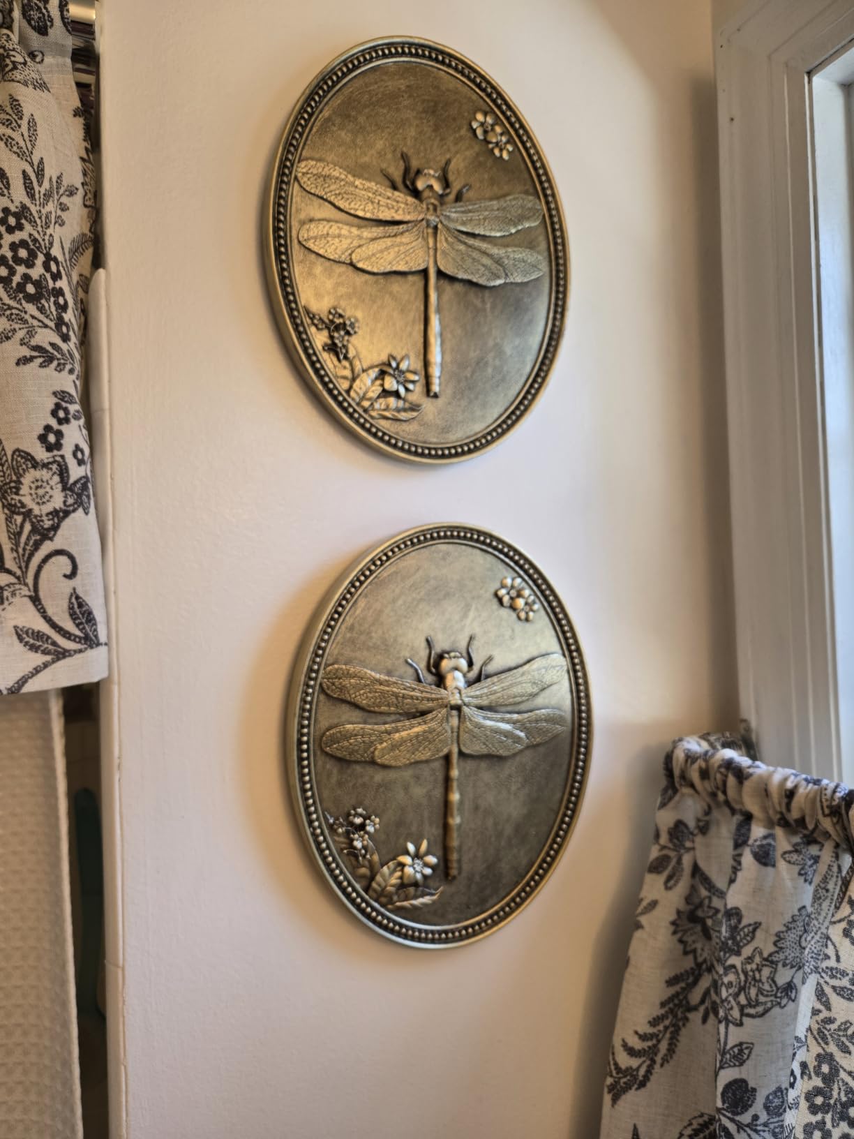 Newinhome Vintage Beetle Wall Sculpture, Antique Wall Decor, Ladybug Wall Decor, Hanging Decoration with Embossed Beetle Design, Vintage Decor for Living Room Bedroom and Hallway, Housewarming Gift customer photo 2