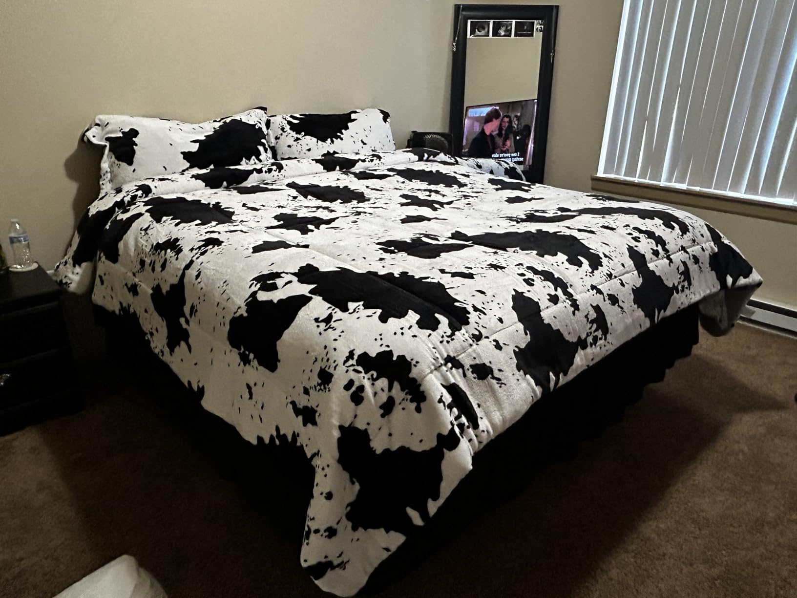 Petrichor Leopard Velvet Flannel Queen Comforter Set - Cheetah Print Western Blanket, Luxury Fuzzy Heavy Bedding Set, 3 Pieces Plush Winter Bed Set with Comforter (90