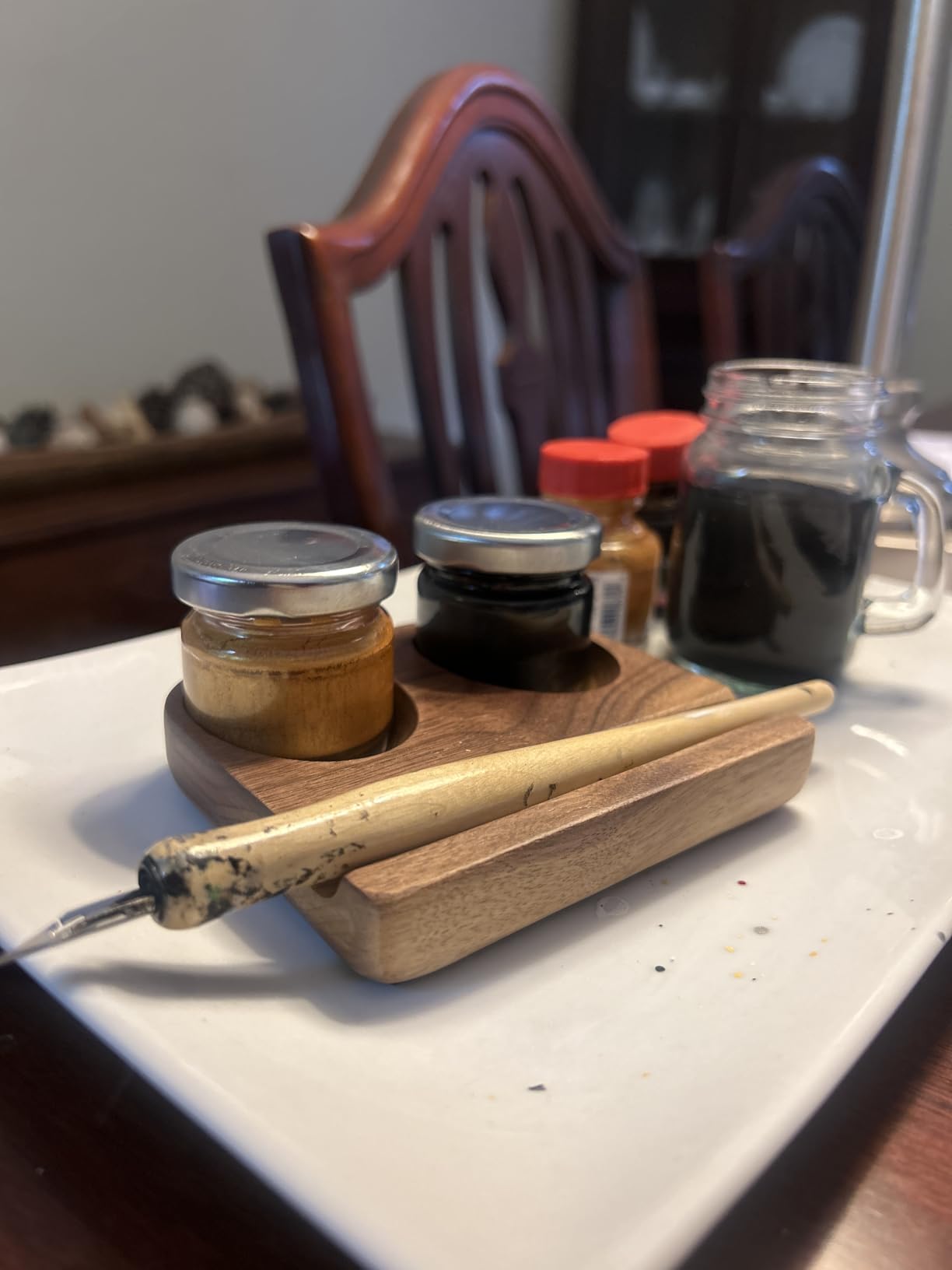 Wooden Tilting Calligraphy Pen Holder with 2 Glass Ink Bottle Container, Calligraphy Oblique Nib Holder Stand Base Set, Non-Slip Base Ink Bottle Holder for Dip Pen, Desktop Table Decoration customer photo 1