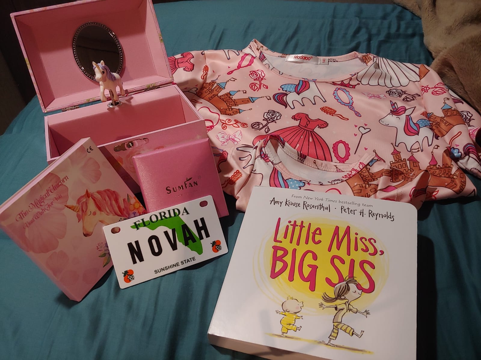 Little Miss, Big Sis: A Sweet Family Story About Becoming a Big Sister for Children (Ages 4–8) customer photo 2