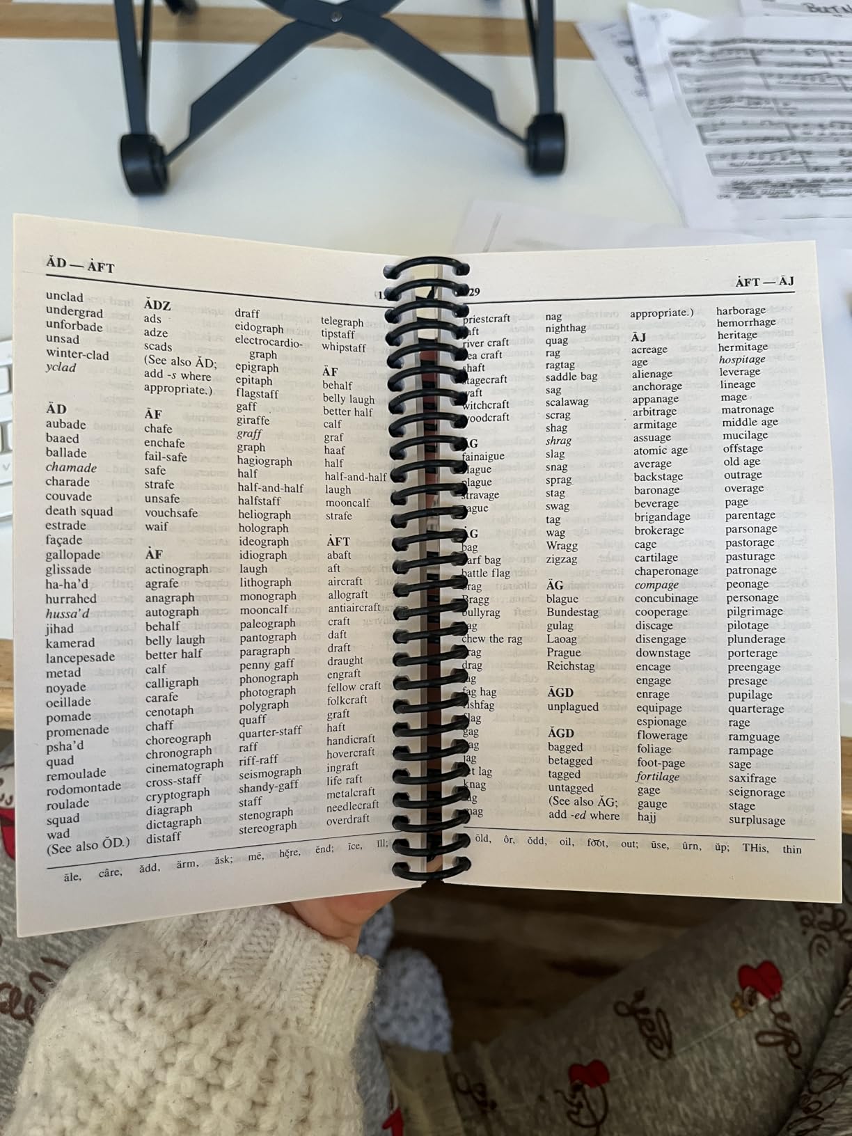 The Complete Rhyming Dictionary: Including The Poet's Craft Book customer photo 2