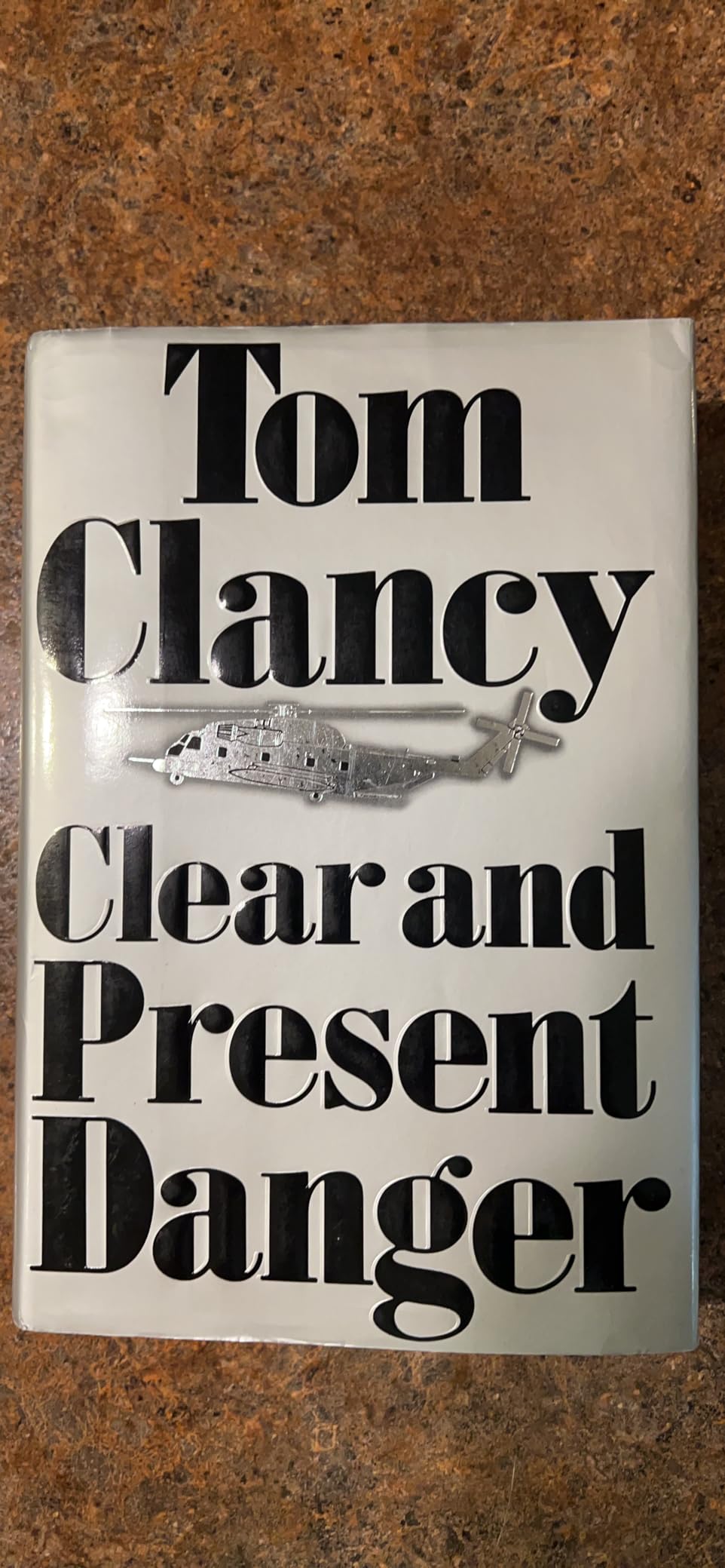 Clear and Present Danger (A Jack Ryan Novel) customer photo 2