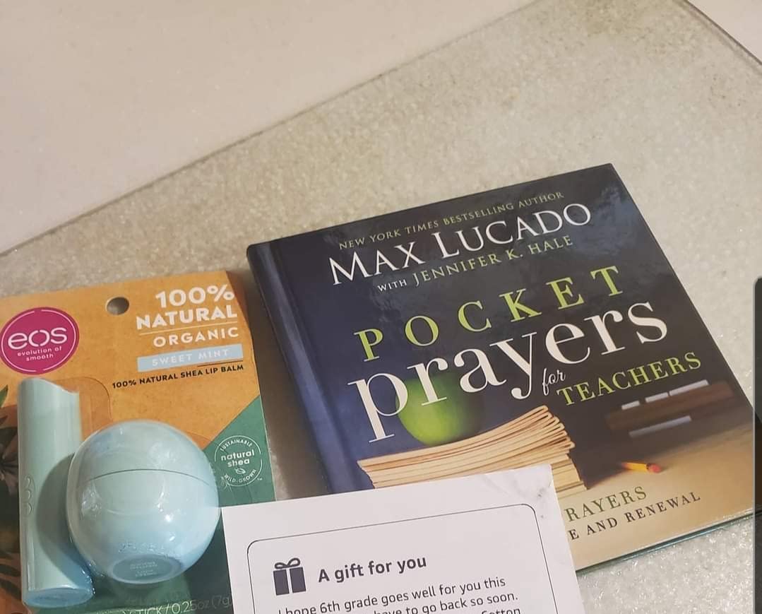 Pocket Prayers for Teachers: 40 Simple Prayers That Bring Peace and Renewal (The Perfect Appreciation Gift or Encouraging Present for the Teacher or Educator in Your Life) customer photo 2