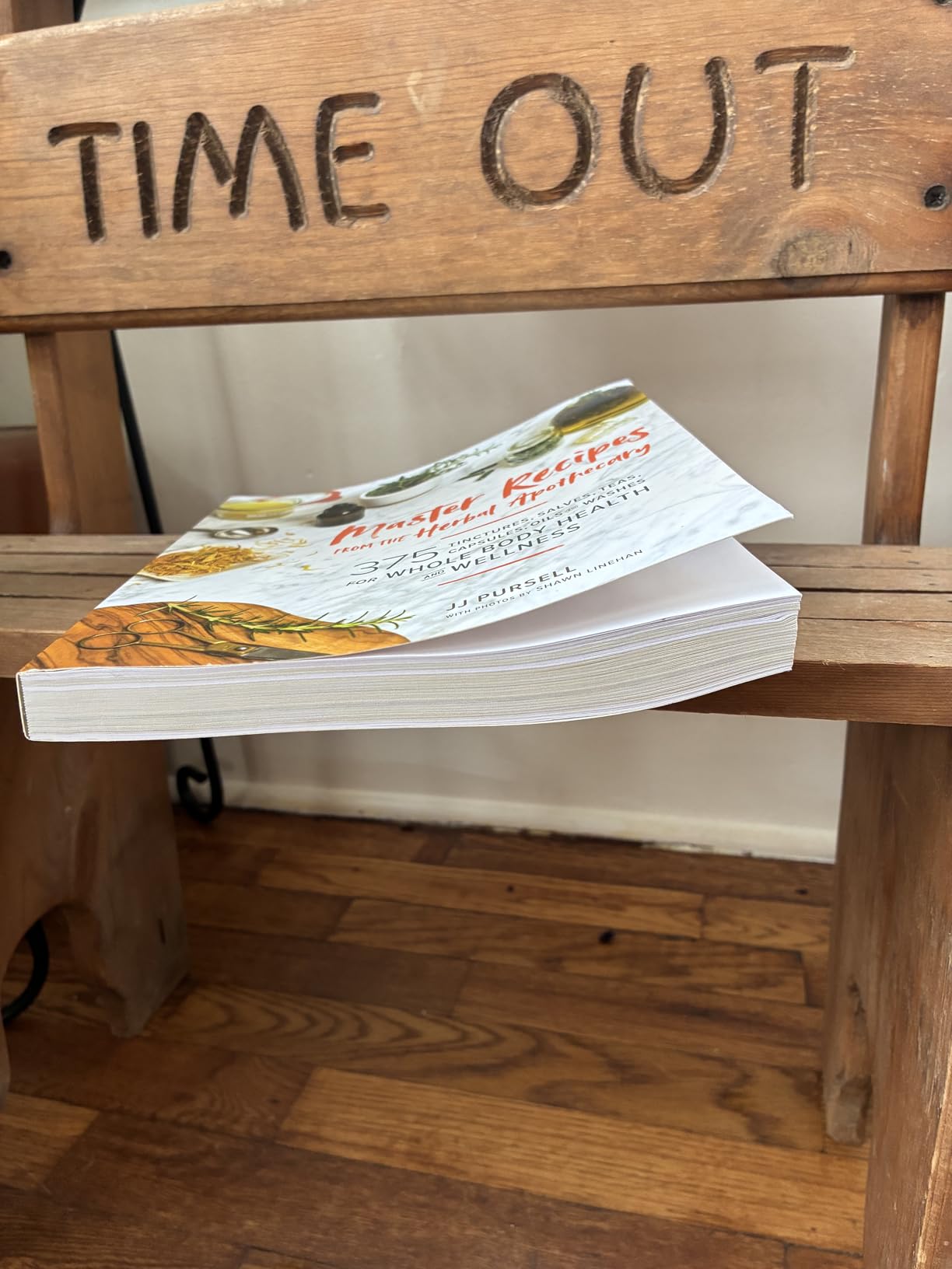 Master Recipes from the Herbal Apothecary: 375 Tinctures, Salves, Teas, Capsules, Oils, and Washes for Whole-Body Health and Wellness customer photo 2