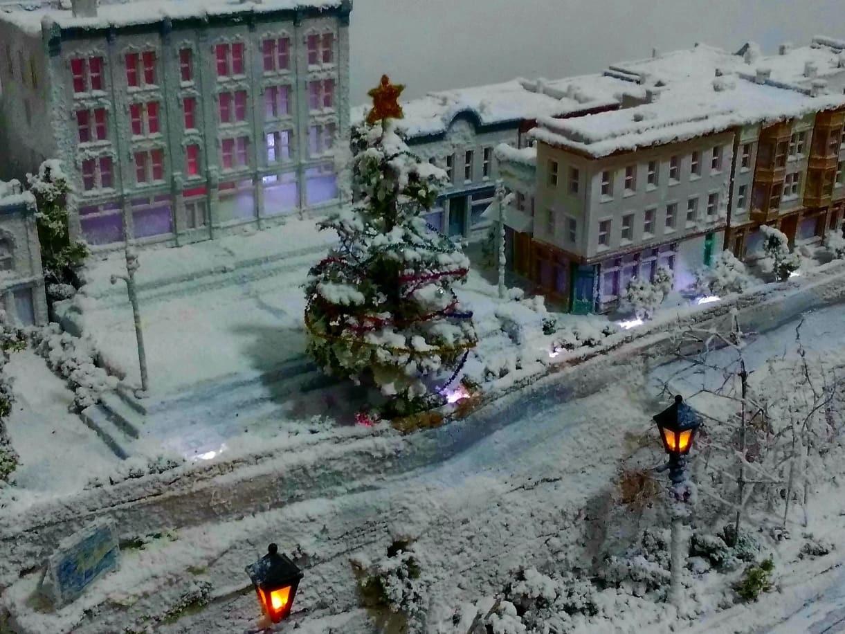 Woodland Scenics N Scale Town and Factory Building Set customer photo 2