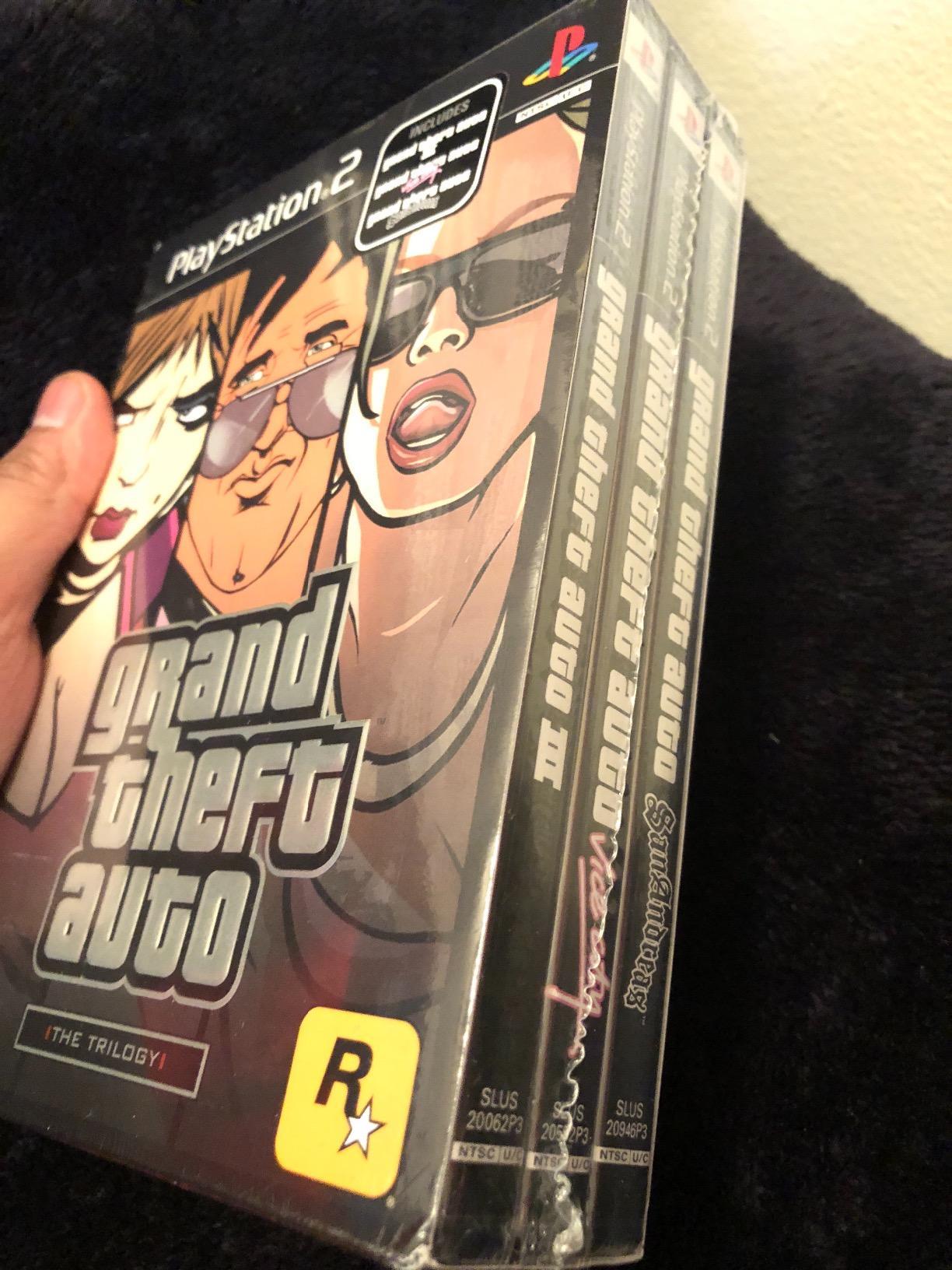 Grand Theft Auto: The Trilogy (Grand Theft Auto III/ Grand Theft Auto: Vice City / Grand Theft Auto: San Andreas) customer photo 2