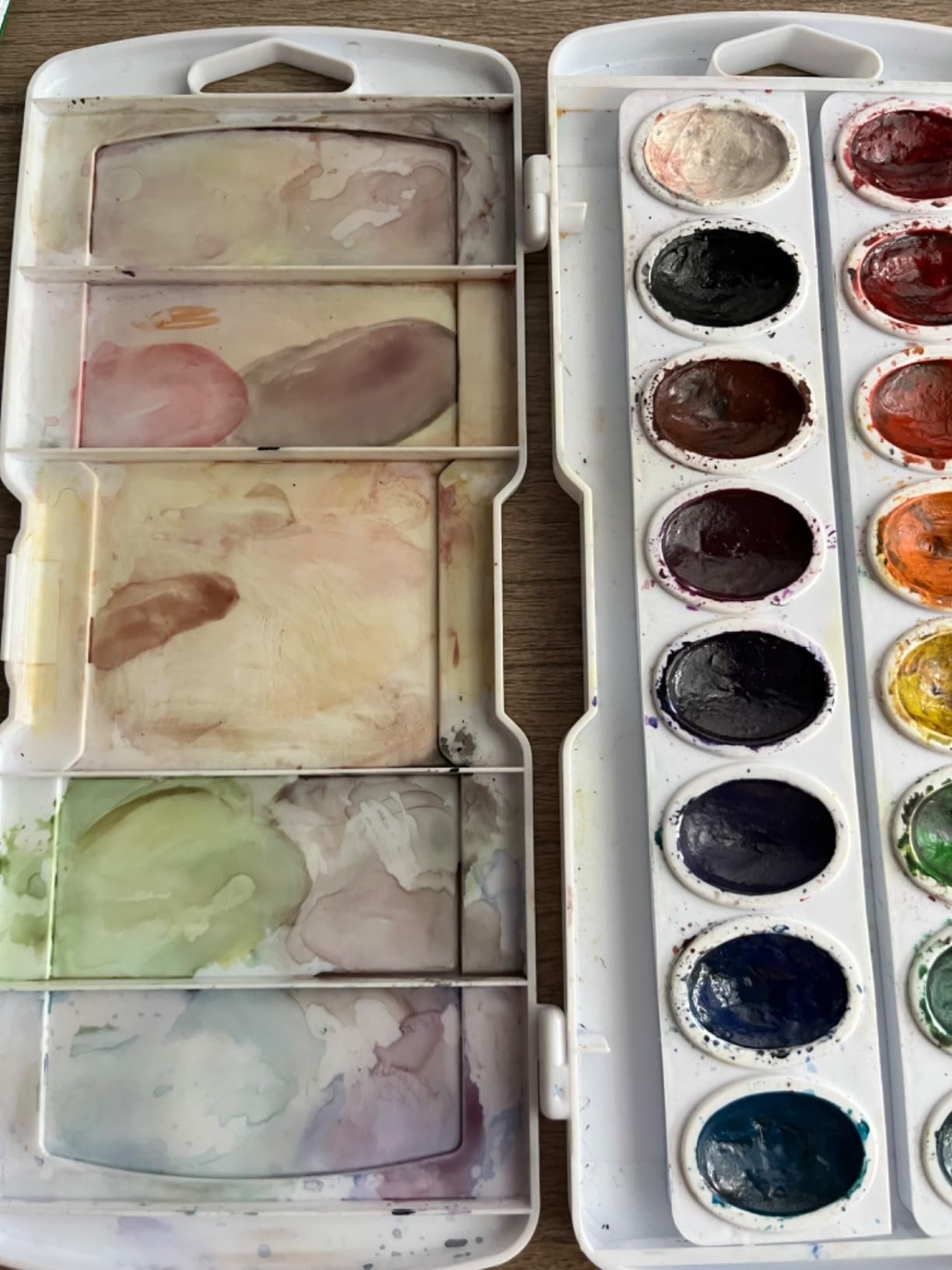 Prang Oval Pan Watercolor Paint Set, 16 Assorted Colors, 1 Count customer photo 2