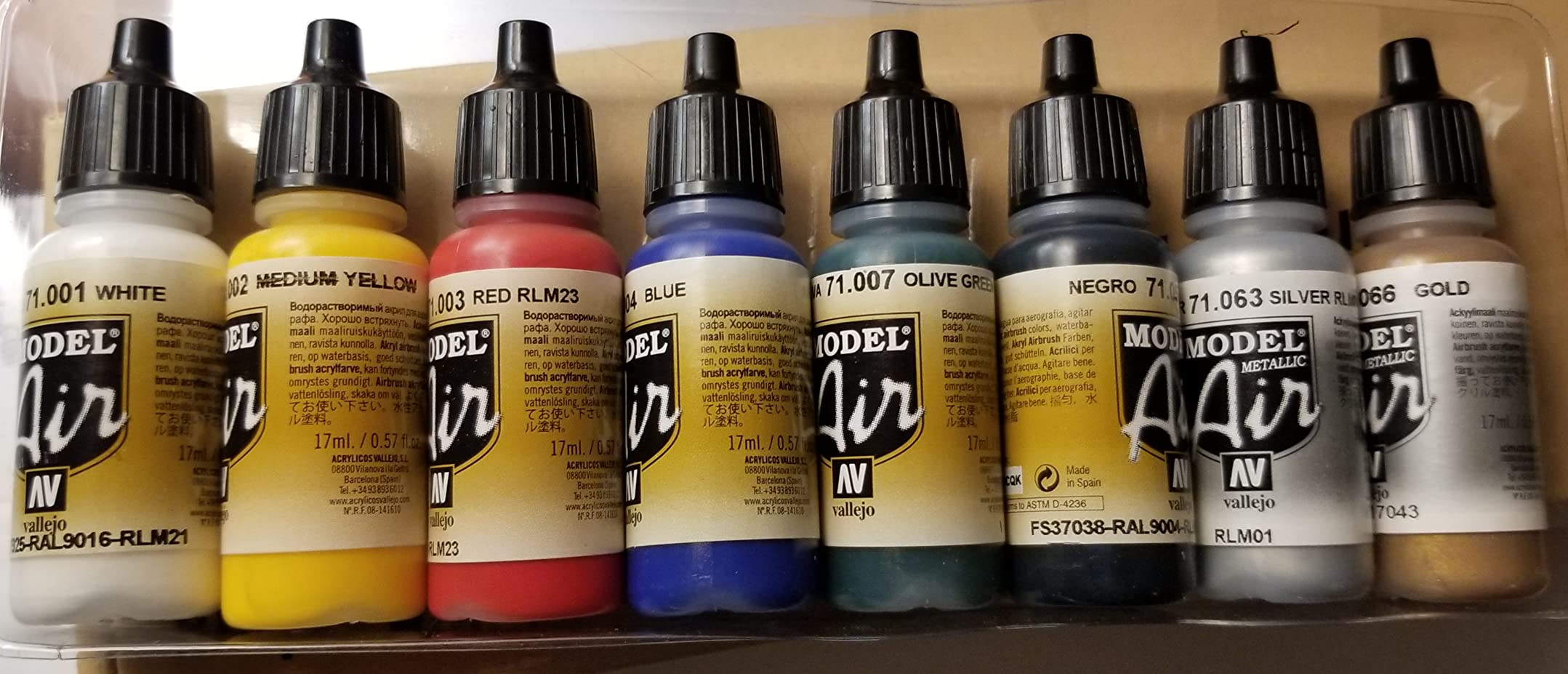Vallejo - Model Air Basic Colors | Acrylic Paint Set | Pre Thinned Airbrush Ready Formula | 8 Basic Shades | Non-Toxic Water Based Pigments | Professional Grade Finishes customer photo 1