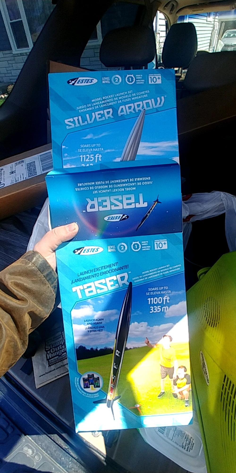 Estes 1491 Taser Rocket Launch Set, Beginner Flying-Rocket-Model Building Kit for Ages 10+, Includes Launch Pad System customer photo 1