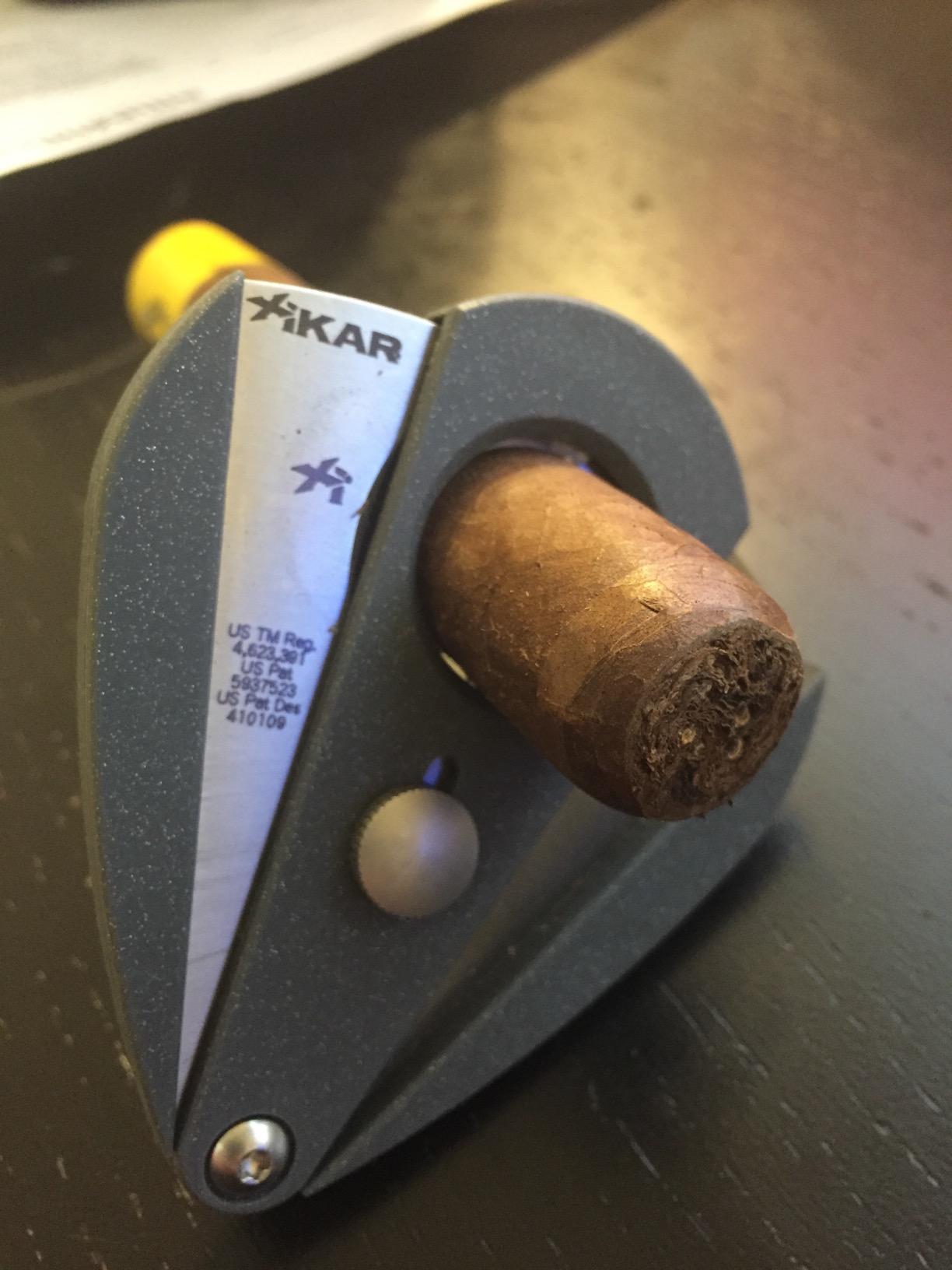 Xikar Xi2 Cigar Cutter - Precision Double Guillotine Cigar Snipper with 440 Stainless Steel Blades | Rockwell C Rated 54 to 60 Ring Gauge Cigar Clipper - Ergonomic Teardrop Design, Pearl White customer photo 2