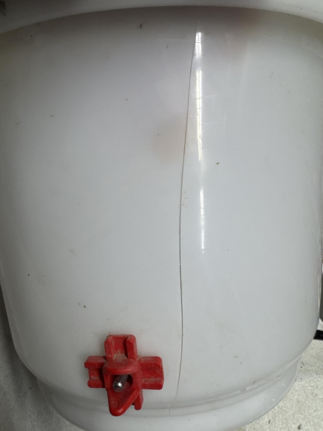 Farm Innovators HB-60P Heated Poultry Waterer Drinker, 2-Gal, 60W customer photo 2