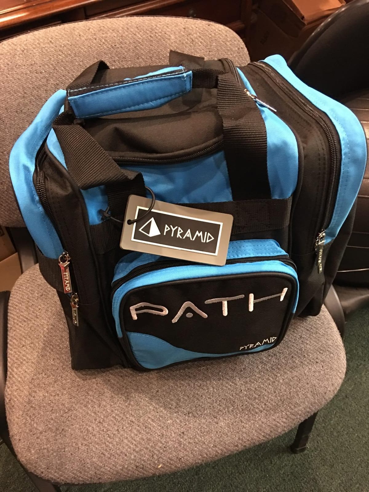 Pyramid Path Pro Deluxe Single Bowling Ball Tote - Holds One Ball, One Pair Shoes Up to Mens 15 customer photo 2