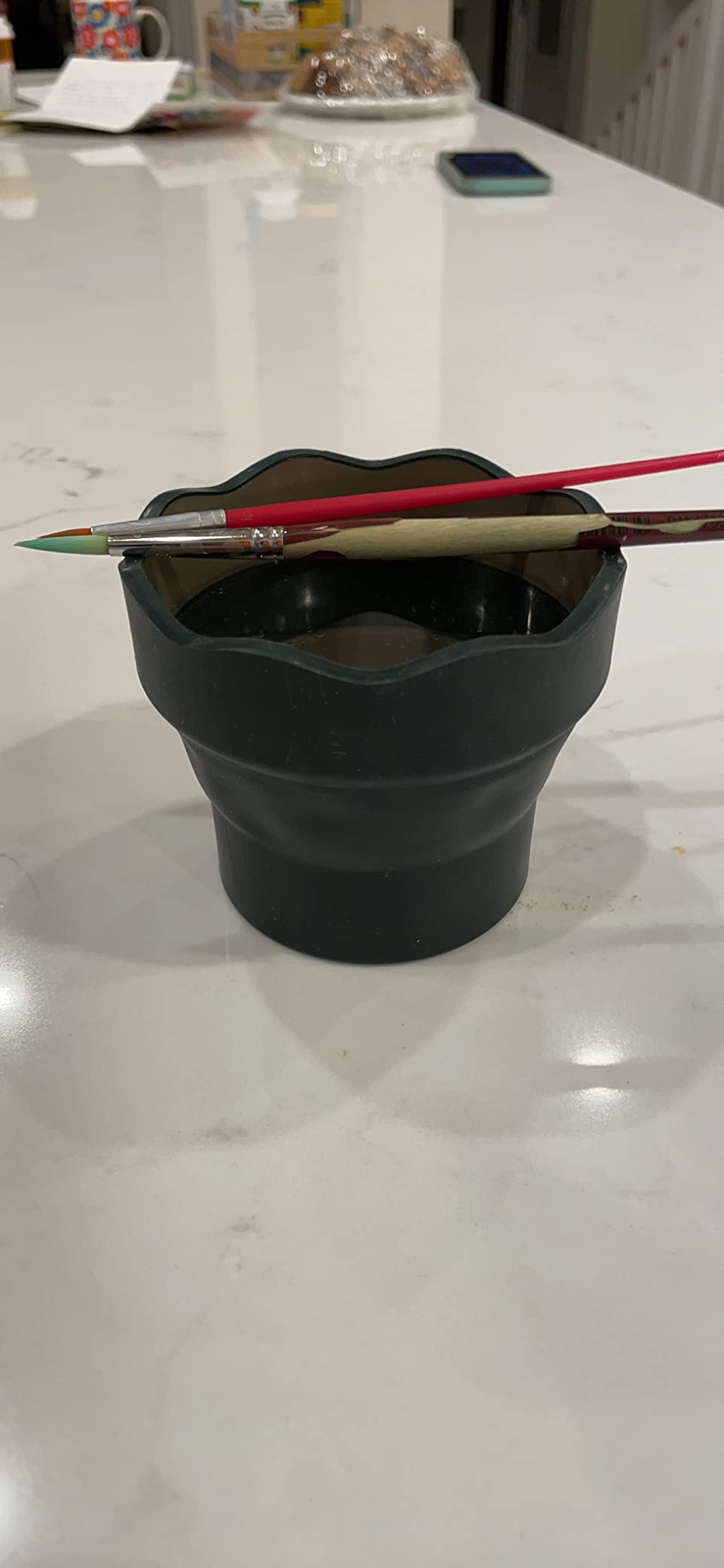 Faber-Castell Clic & Go Artist Water Cup, Dark Green - Travel-Friendly Collapsible Brush Cleaner Tool with Brush Stand, Scalloped Rim, Non-Slip Base, Portable Palette & Rinser customer photo 2