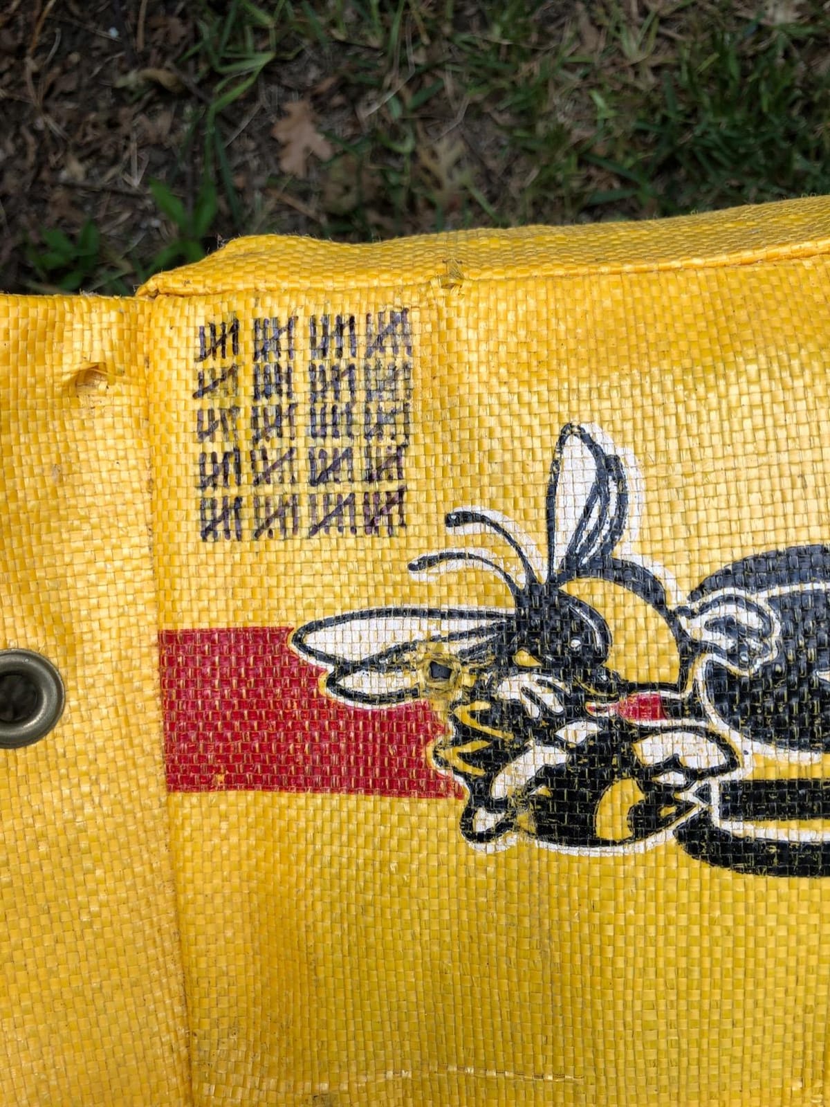 Morrell Yellow Jacket Stinger, Field Point Archery Target with 2 Shooting Sides & 10 Bullseyes - Portable Backyard Hunting Practice Bag with E-Z Tote Carrying Handle & Easy Arrow Removal customer photo 1