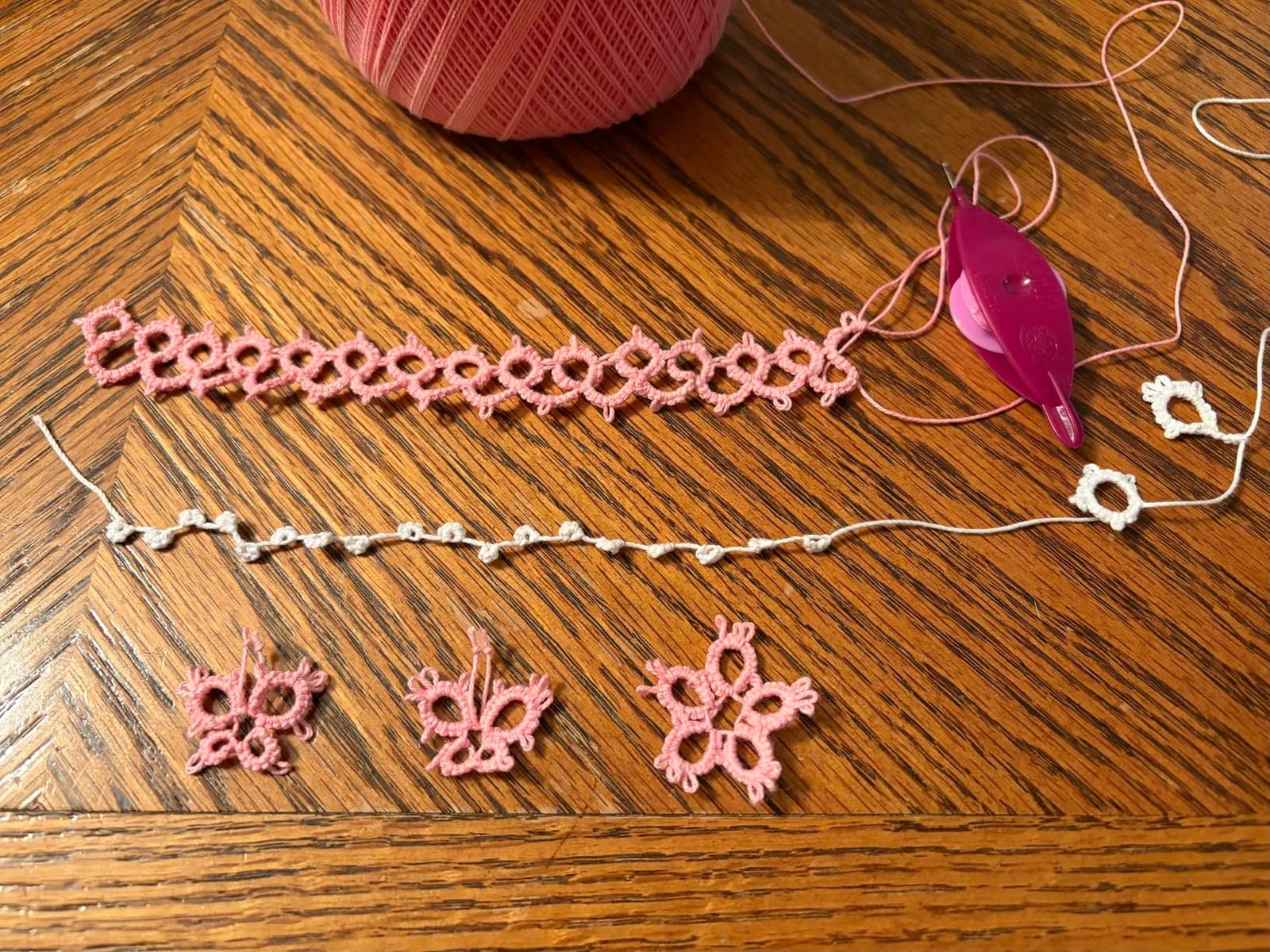 Handy Hands Aerlit Tatting Shuttle with 2 bobbins SHH431, Boysenberry customer photo 2