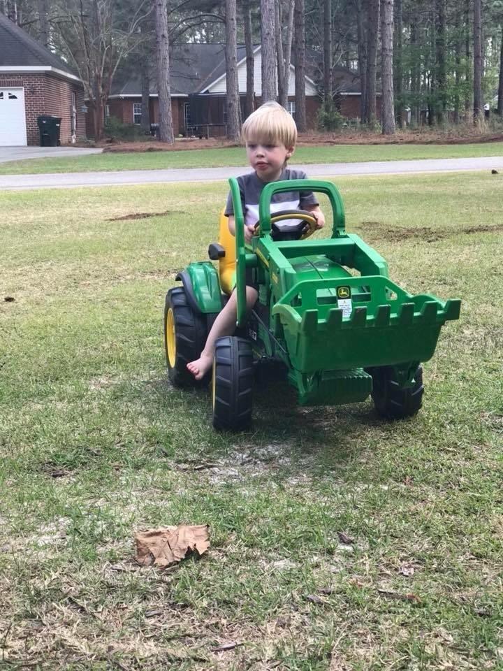 Peg Perego John Deere Ground Loader Tractor Extra-Large 12 Volt Ride on Tractor for Kids Ages 3-7 customer photo 2