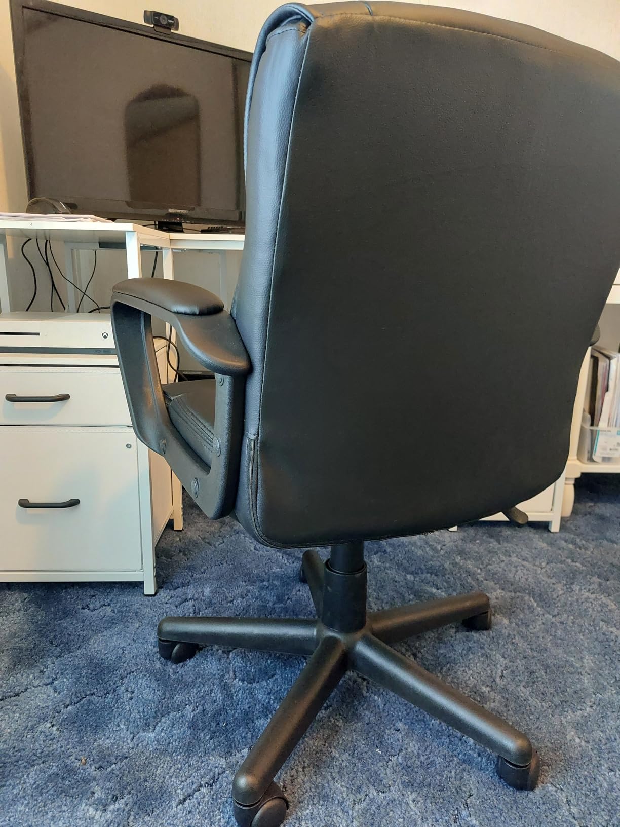 Amazon Basics Office Task Chair with Adjustable Height, 360° Swivel, Padded Armrests, Mid-Back, Rolling, 275 Pound Capacity, 24.2