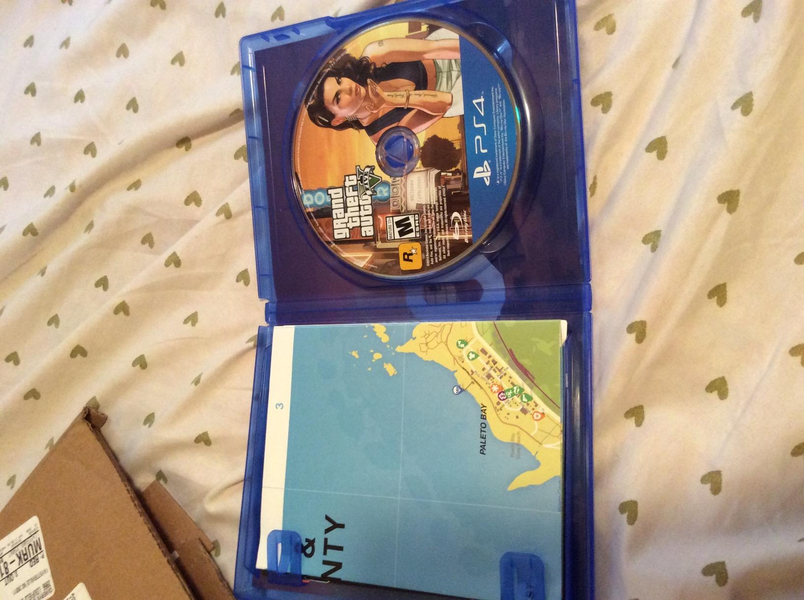 Grand Theft Auto V Playstation 4 customer photo 2