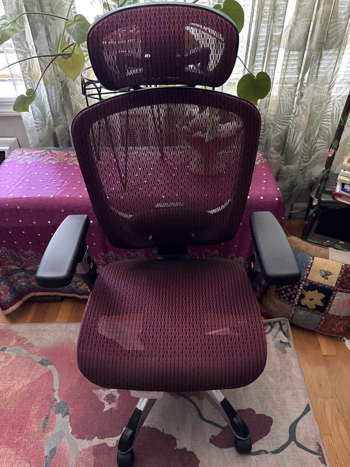 Staples Hyken Ergonomic Mesh Task Chair, Lumbar Support, Swivel, Black customer photo 1