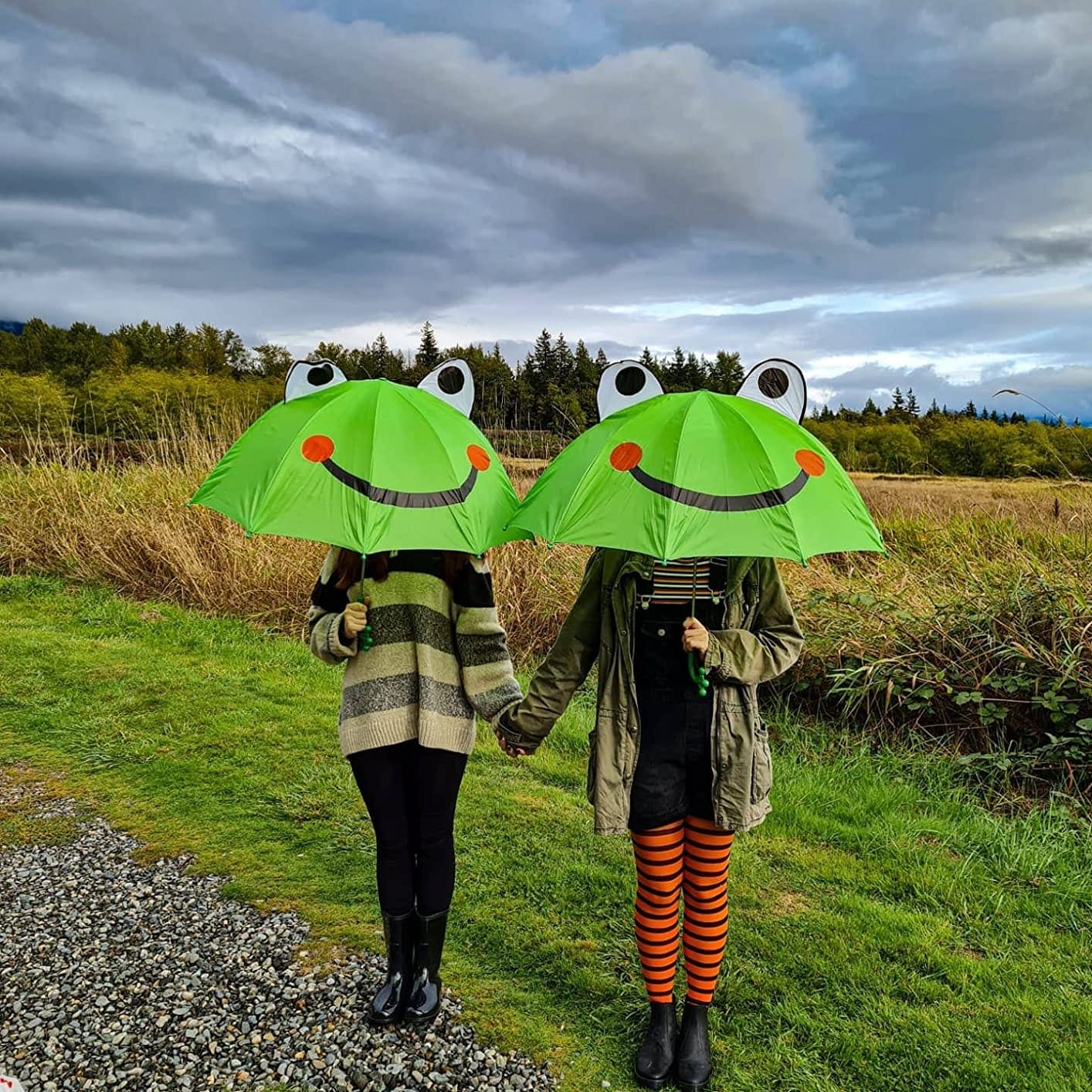 Kidorable Green Frog Umbrella With Fun Frog Leg Handle, Pop-Out Eyes, Big Smile customer photo 2