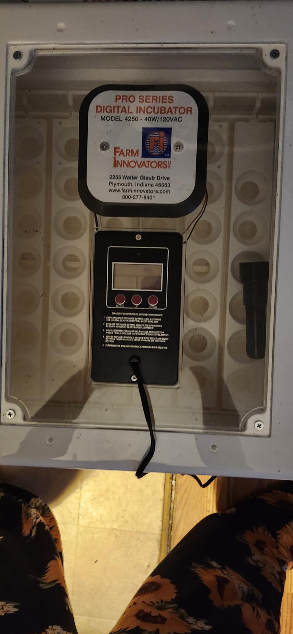 Farm Innovators 41 Egg Digital Circulated Air Incubator, Auto Turner, White customer photo 2