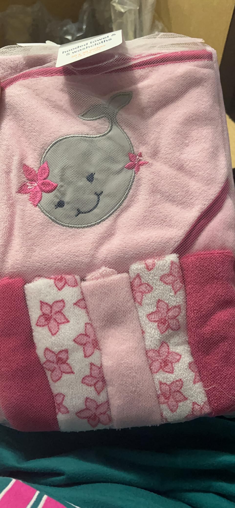 Luvable Friends Unisex Baby Hooded Towel with Five Washcloths,cotton,polyester, Duck, One Size customer photo 1
